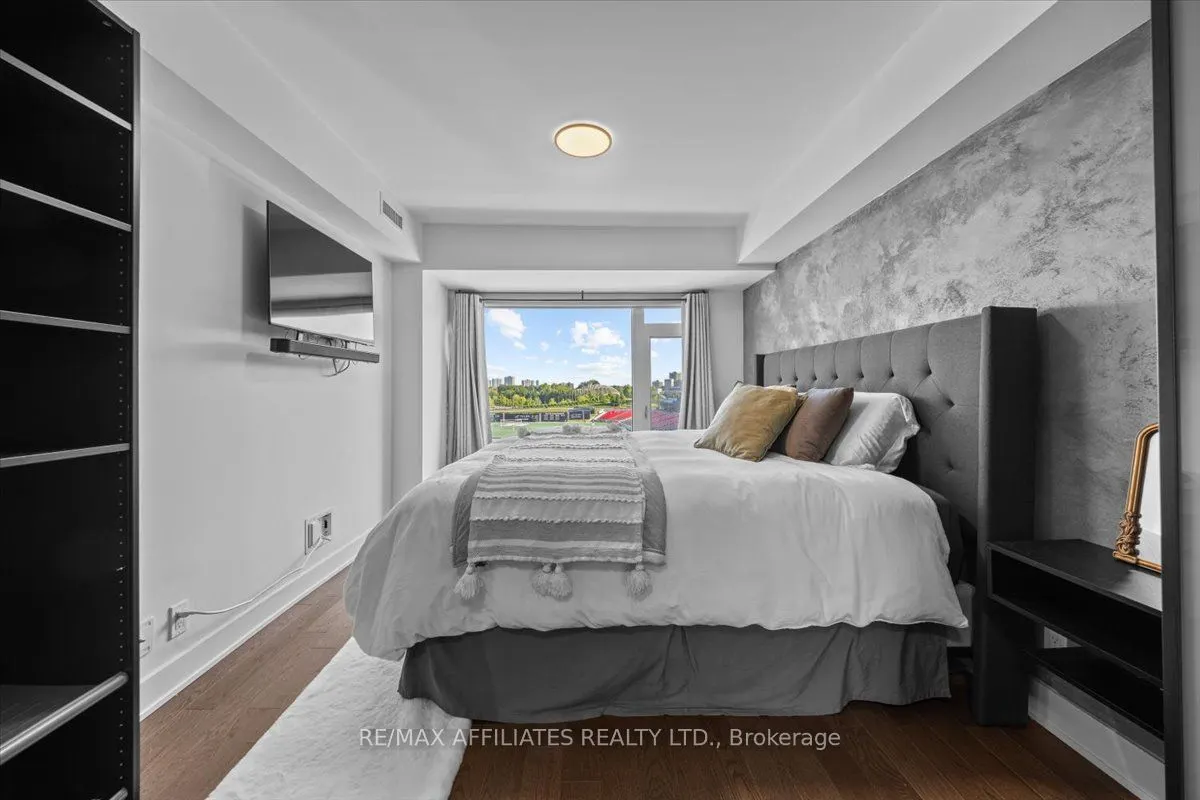 1035 Bank Street, #406