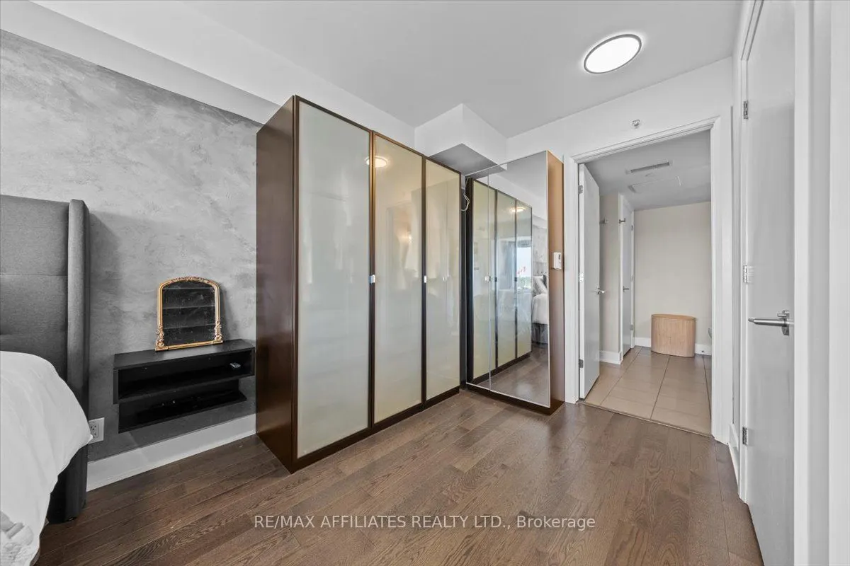 1035 Bank Street, #406