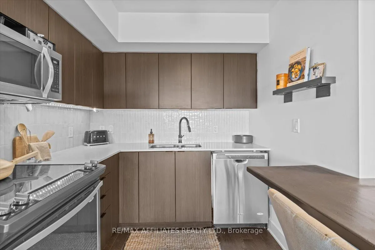 1035 Bank Street, #406