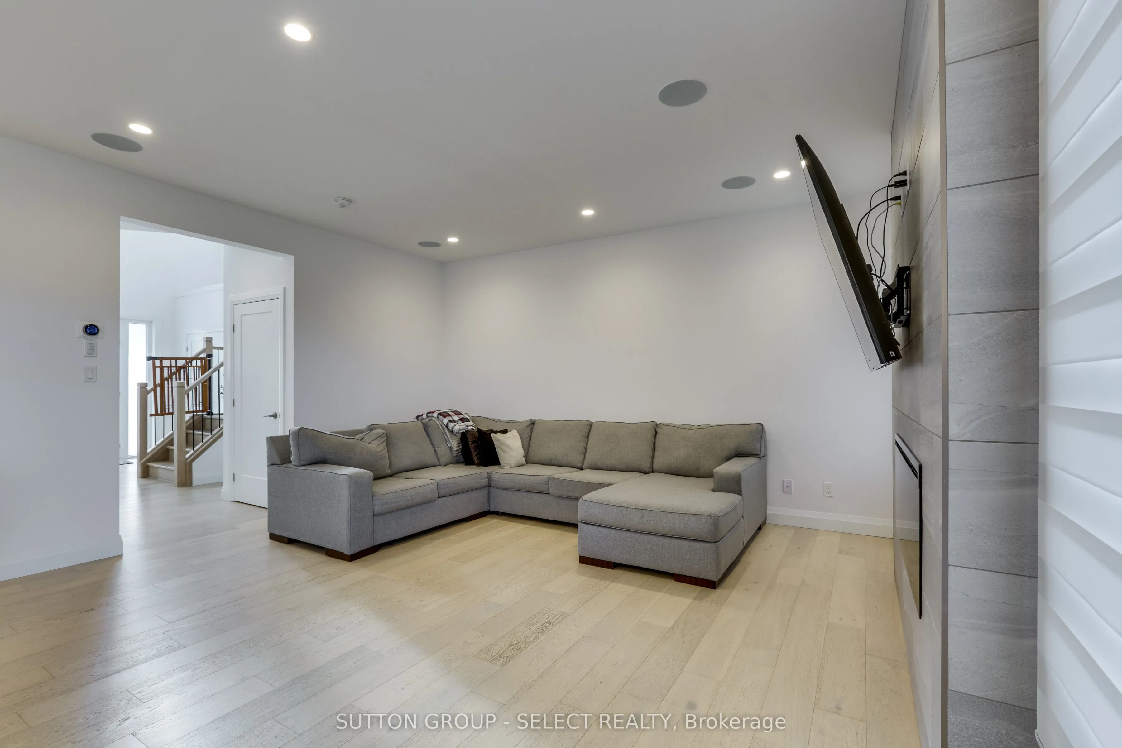 35 Alexander Circle