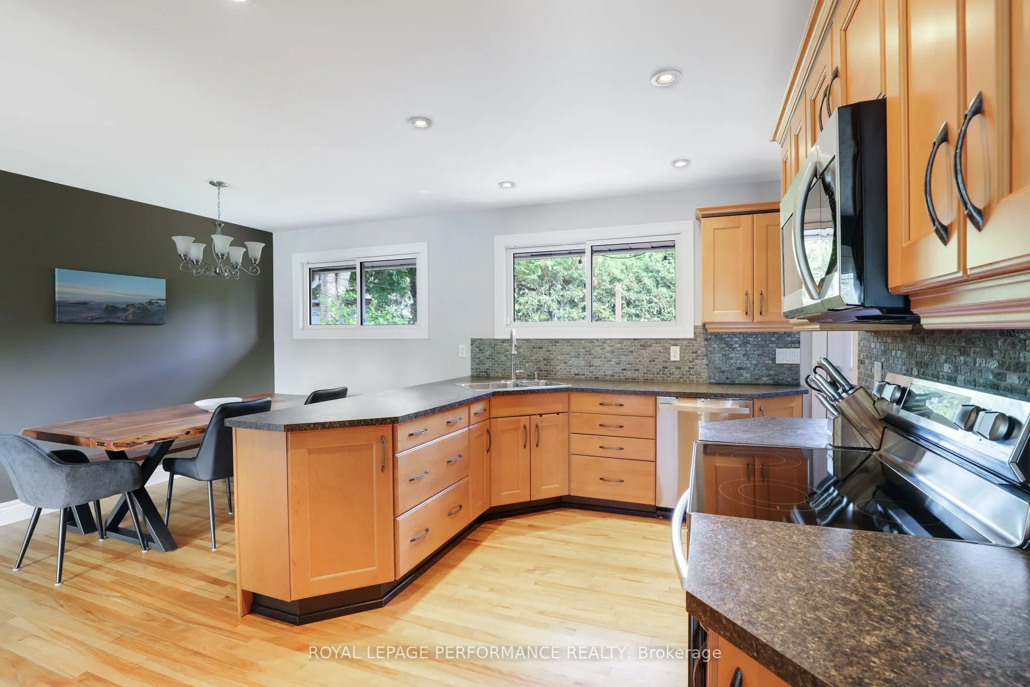 1347 Highgate Road