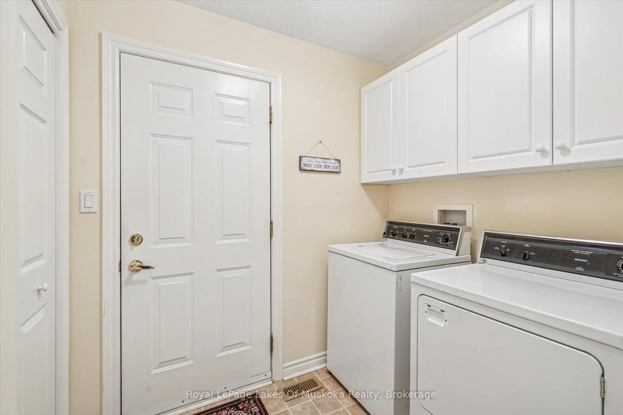 7 Inveraray Court