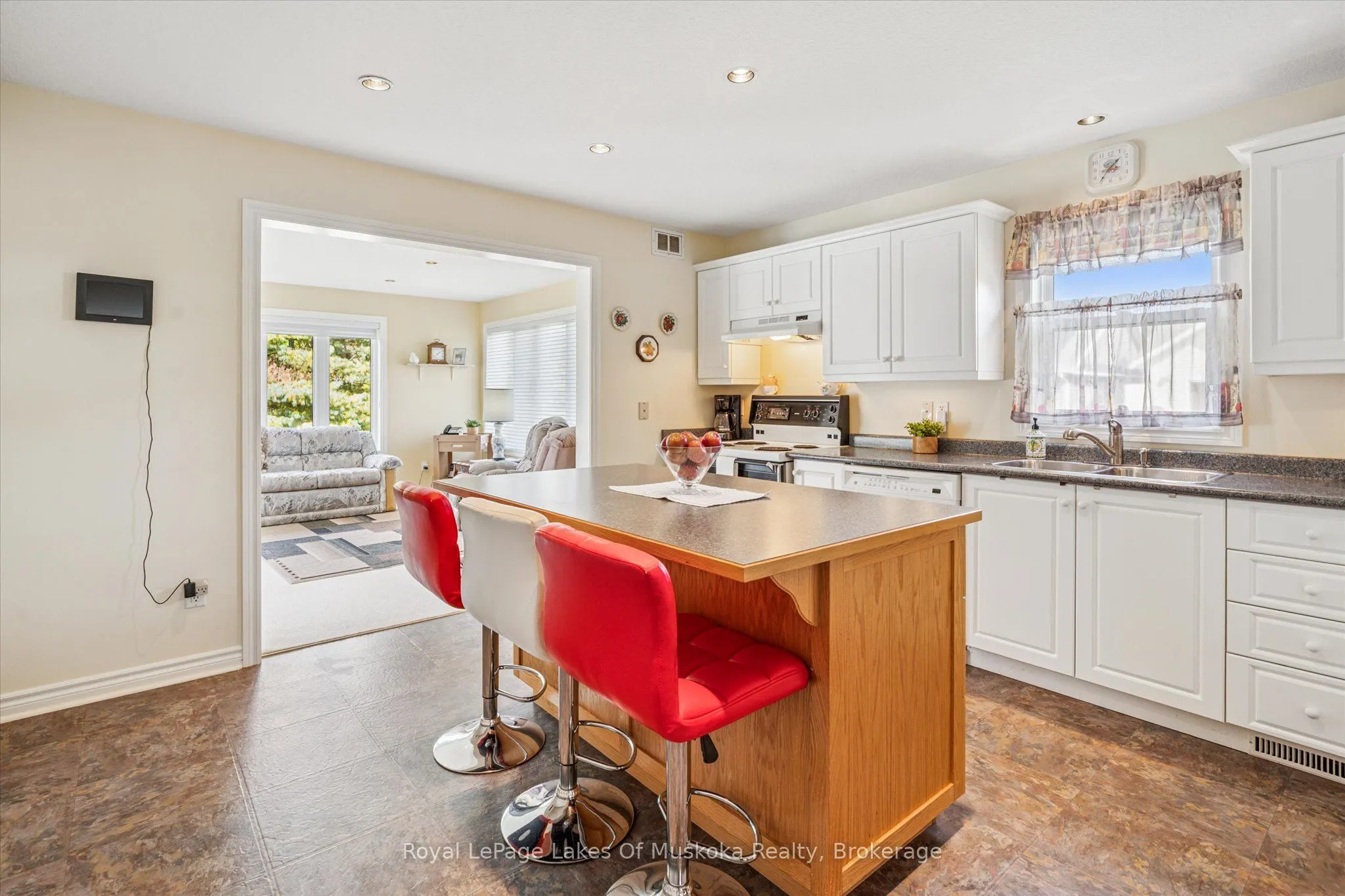 7 Inveraray Court