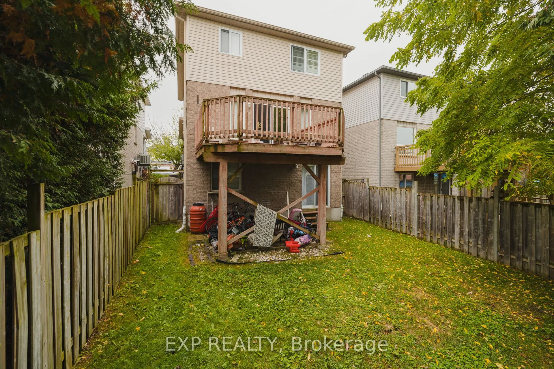 992 Copper Leaf Crescent