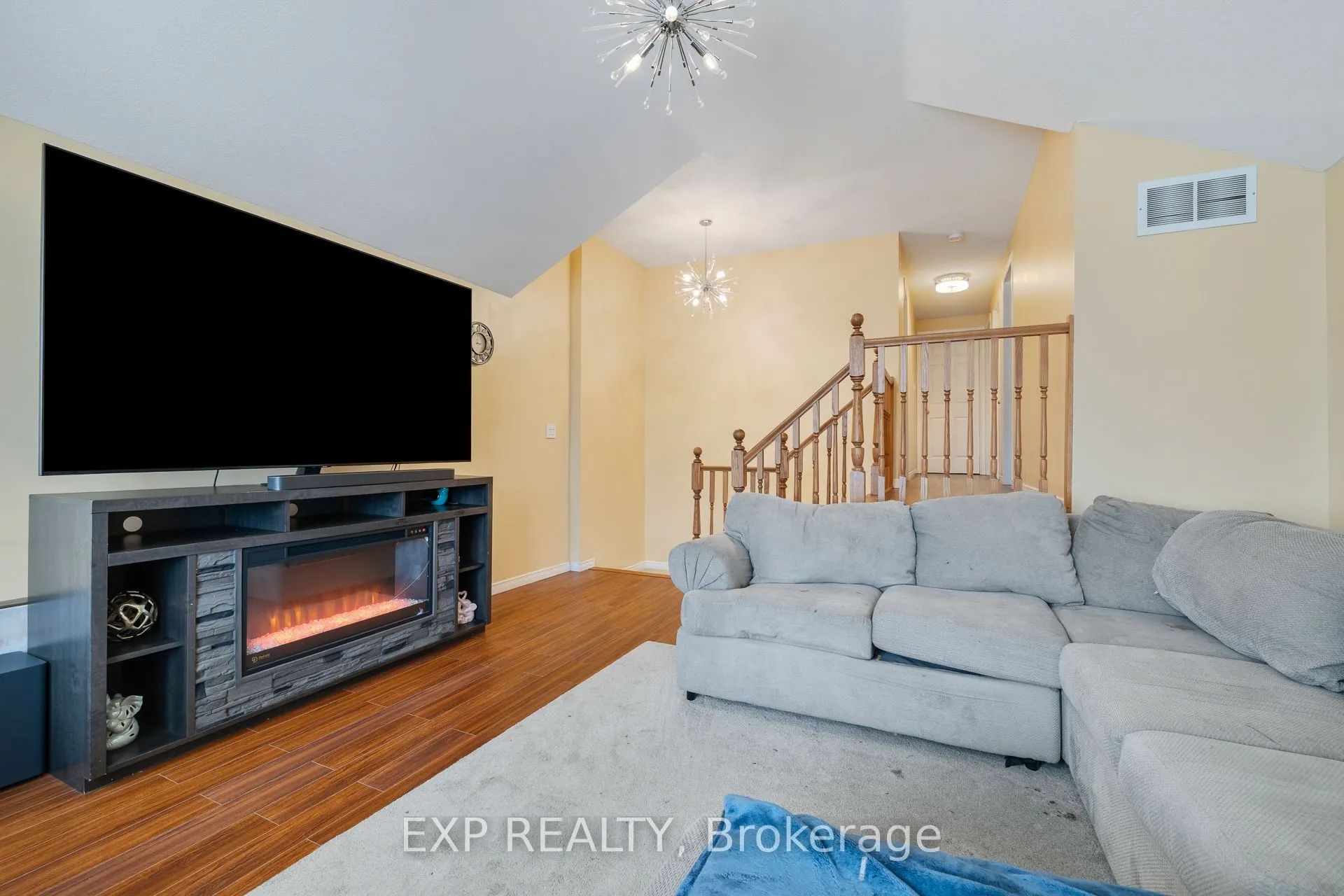 992 Copper Leaf Crescent