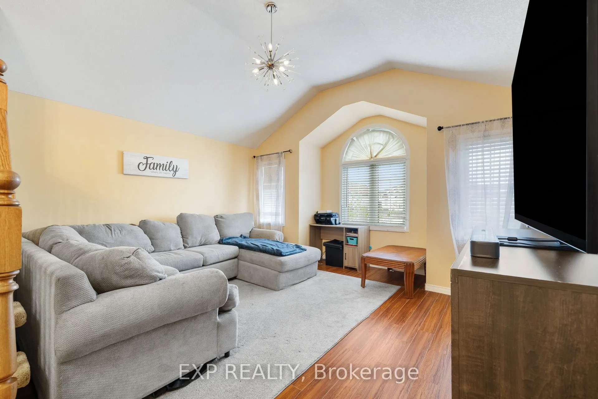 992 Copper Leaf Crescent