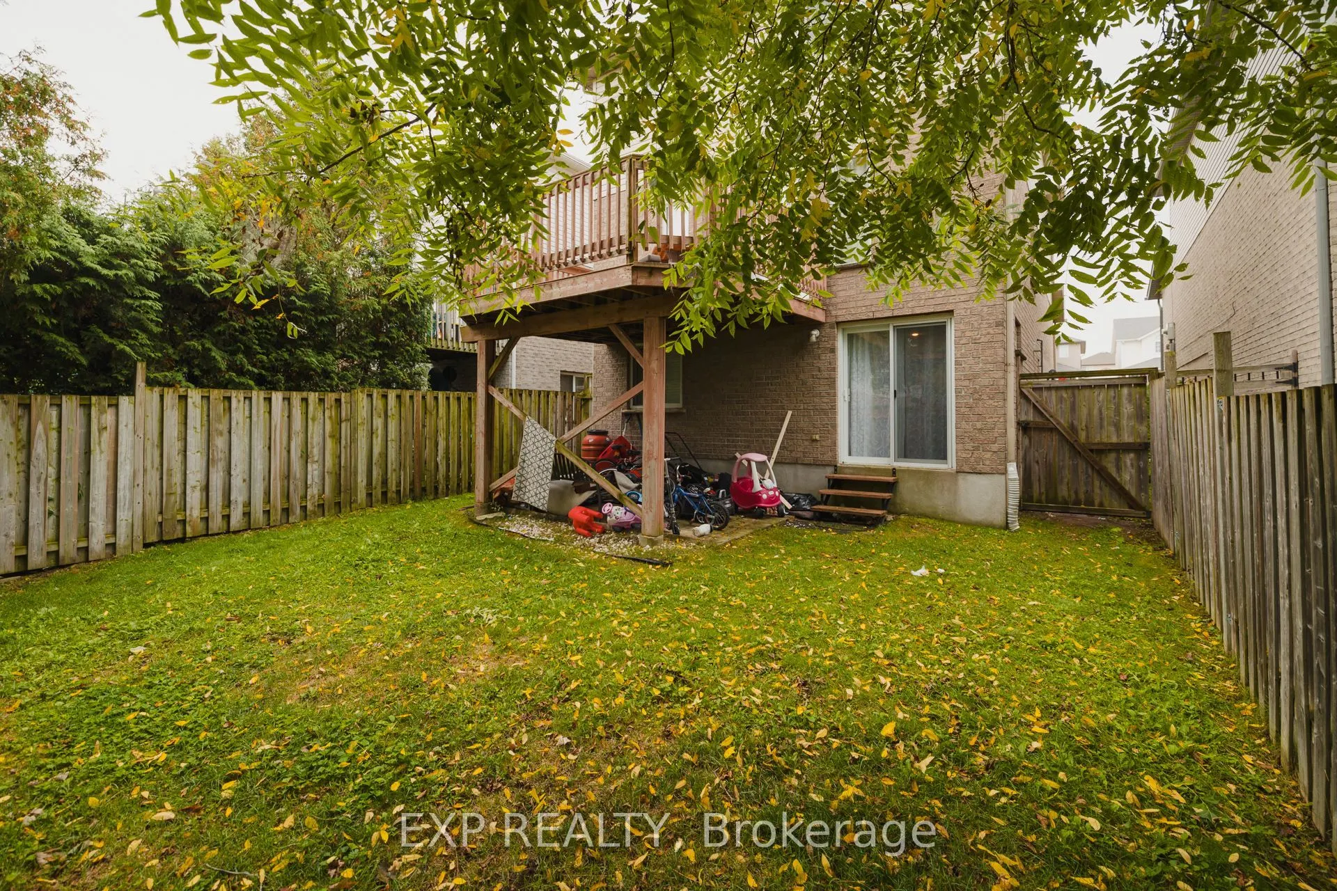 992 Copper Leaf Crescent