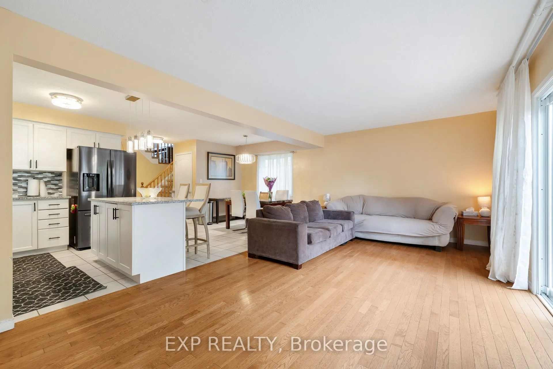 992 Copper Leaf Crescent