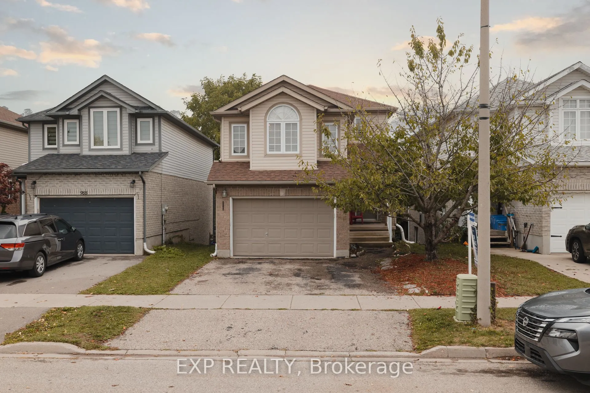 992 Copper Leaf Crescent