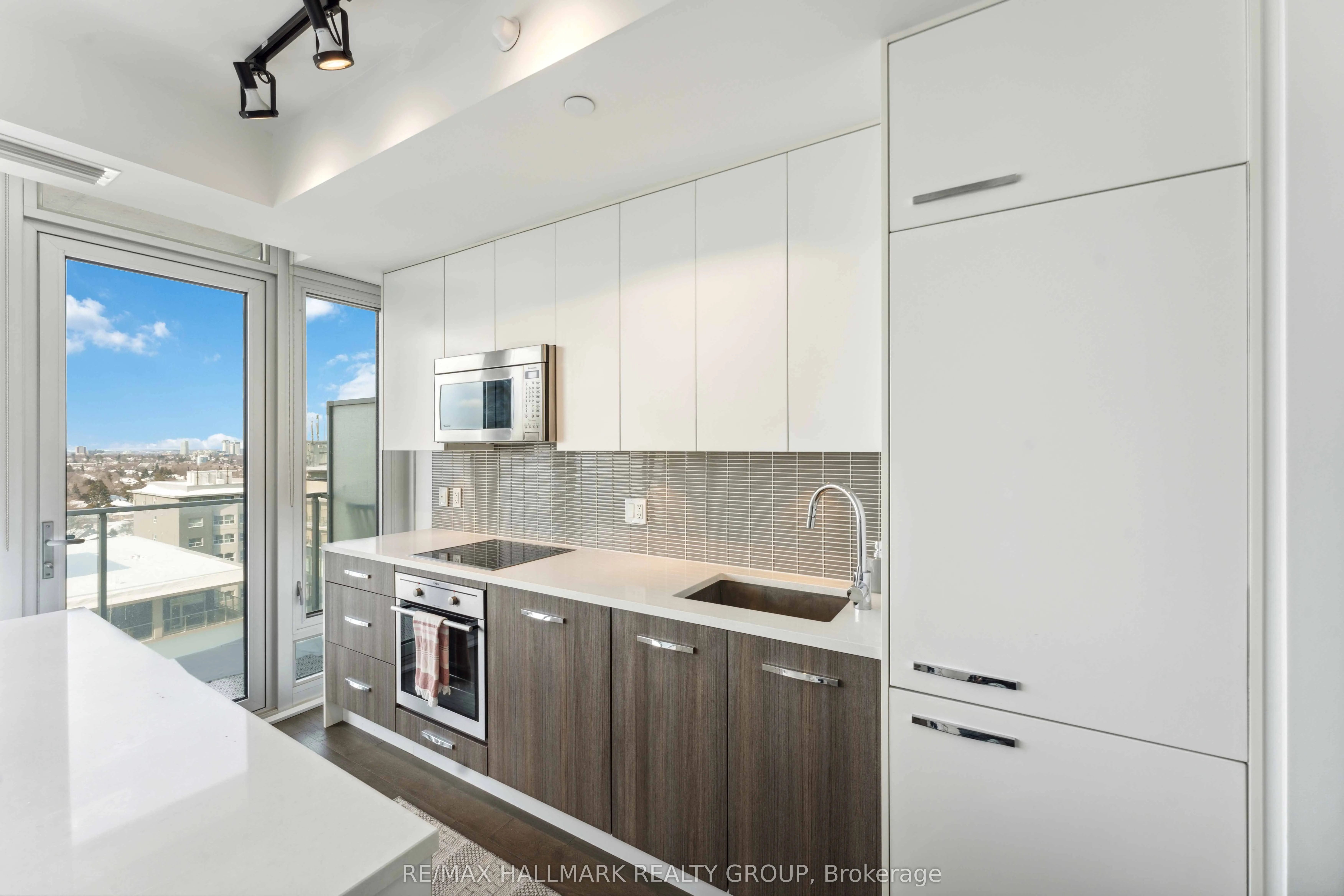 111 Champagne Avenue S, #1602
