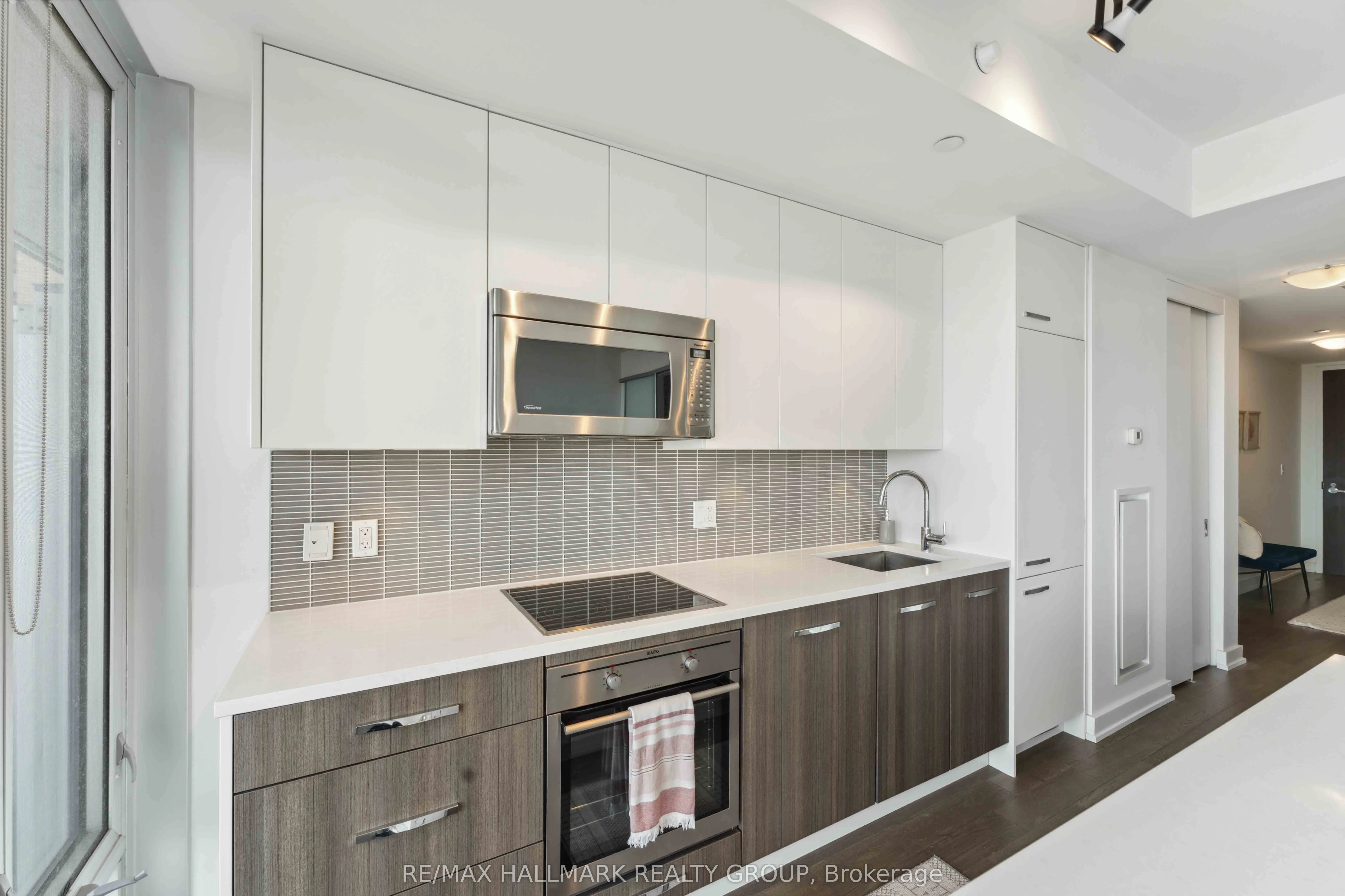 111 Champagne Avenue S, #1602