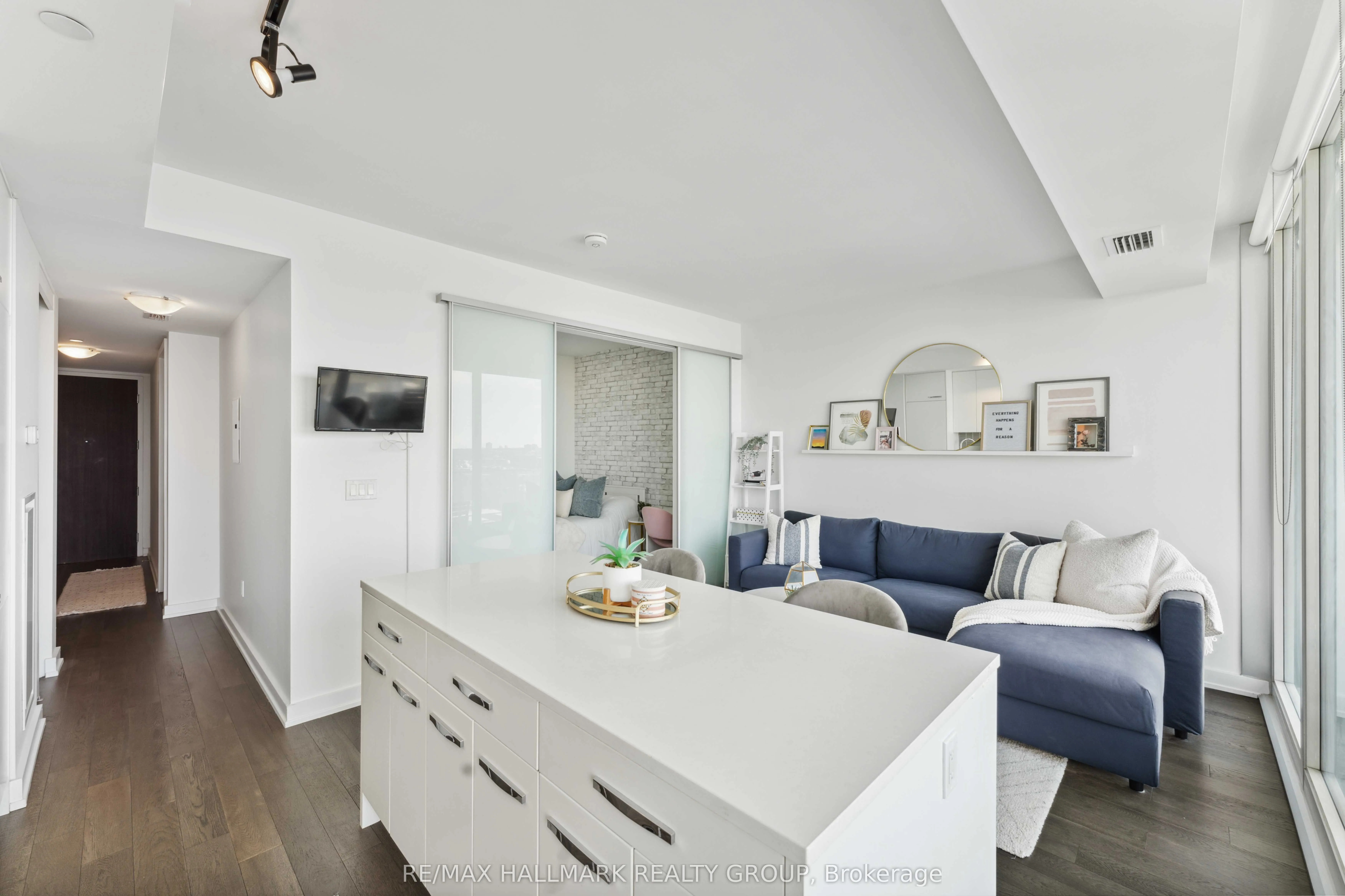 111 Champagne Avenue S, #1602