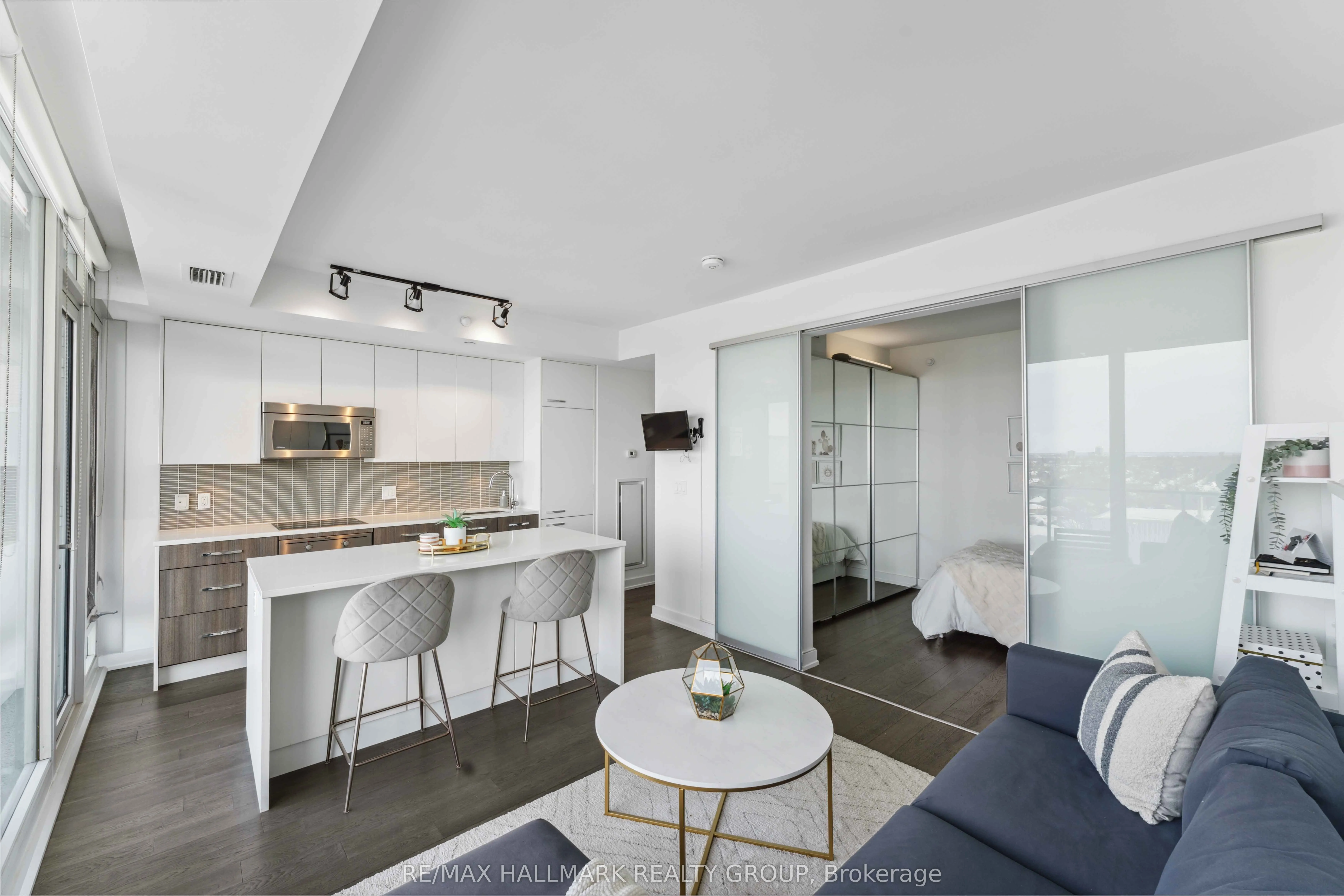 111 Champagne Avenue S, #1602