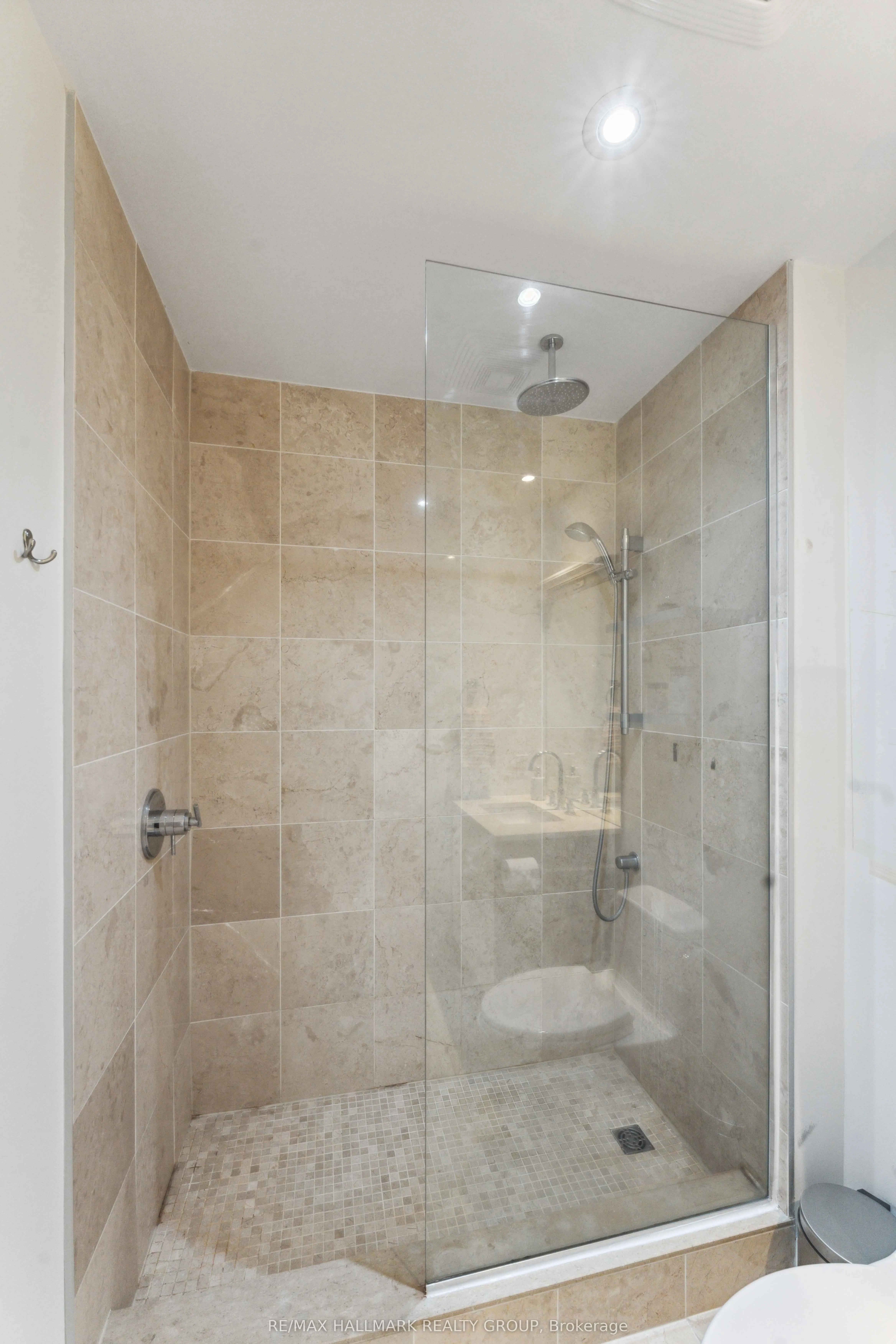111 Champagne Avenue S, #1602