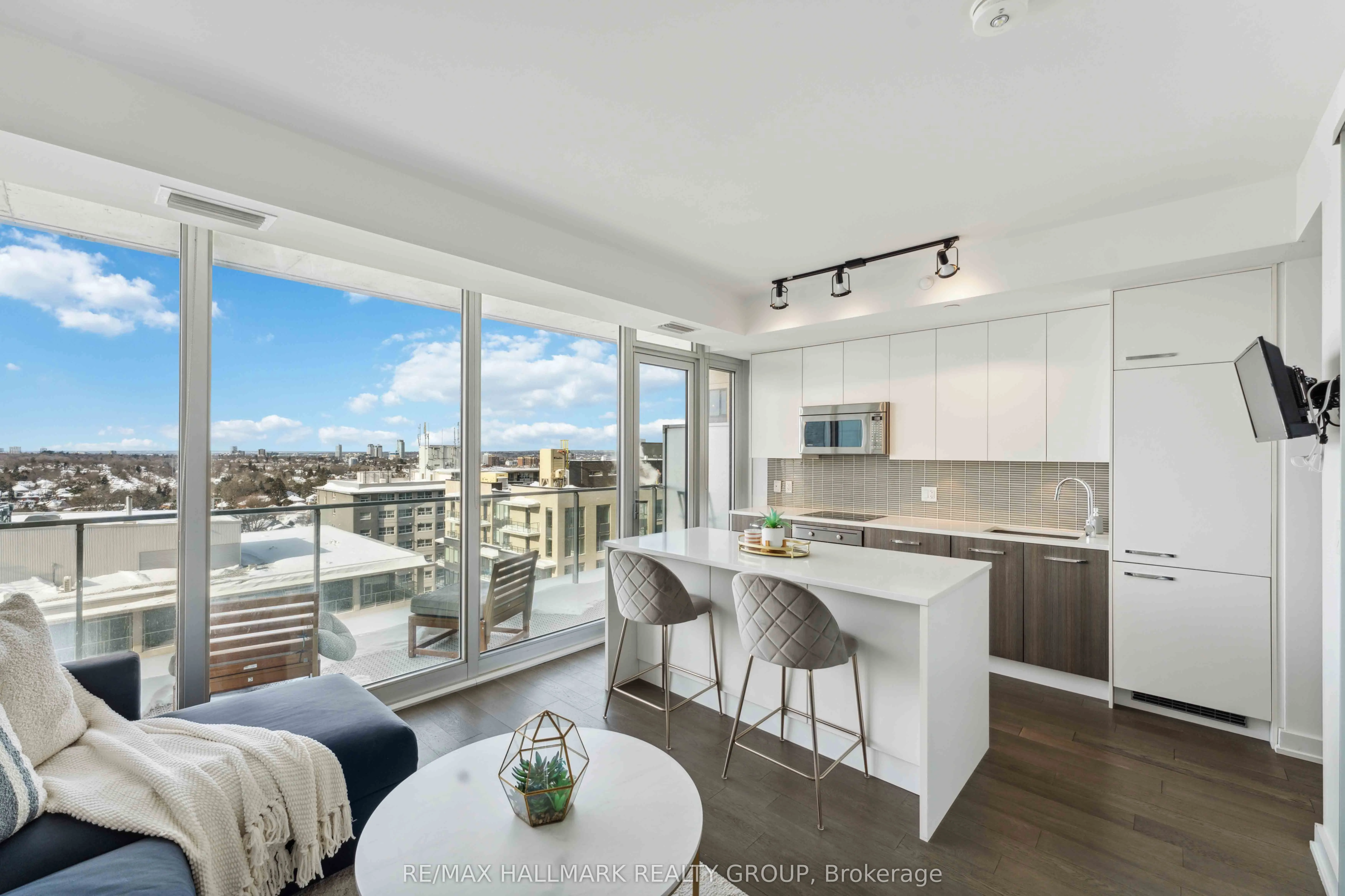 111 Champagne Avenue S, #1602