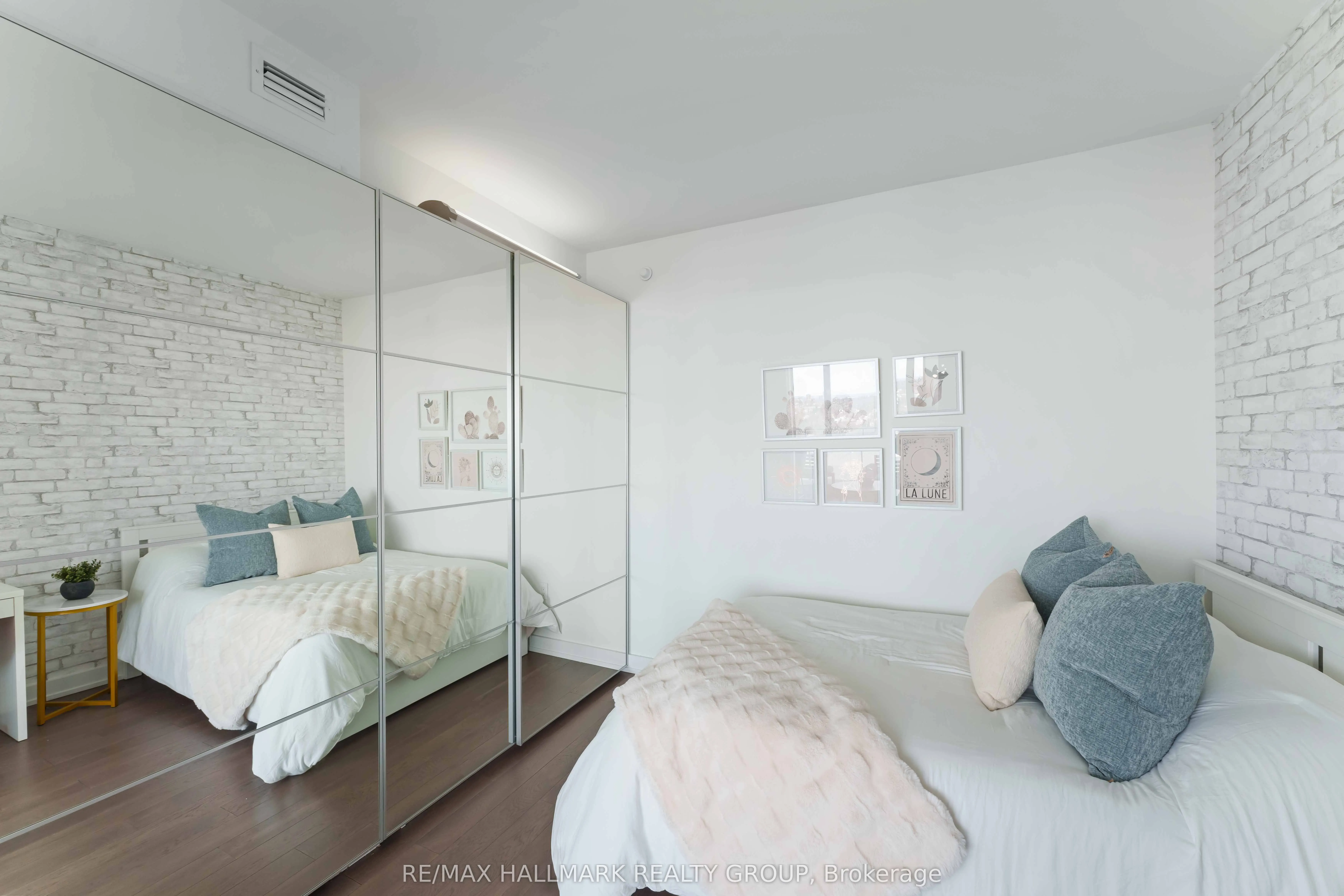 111 Champagne Avenue S, #1602