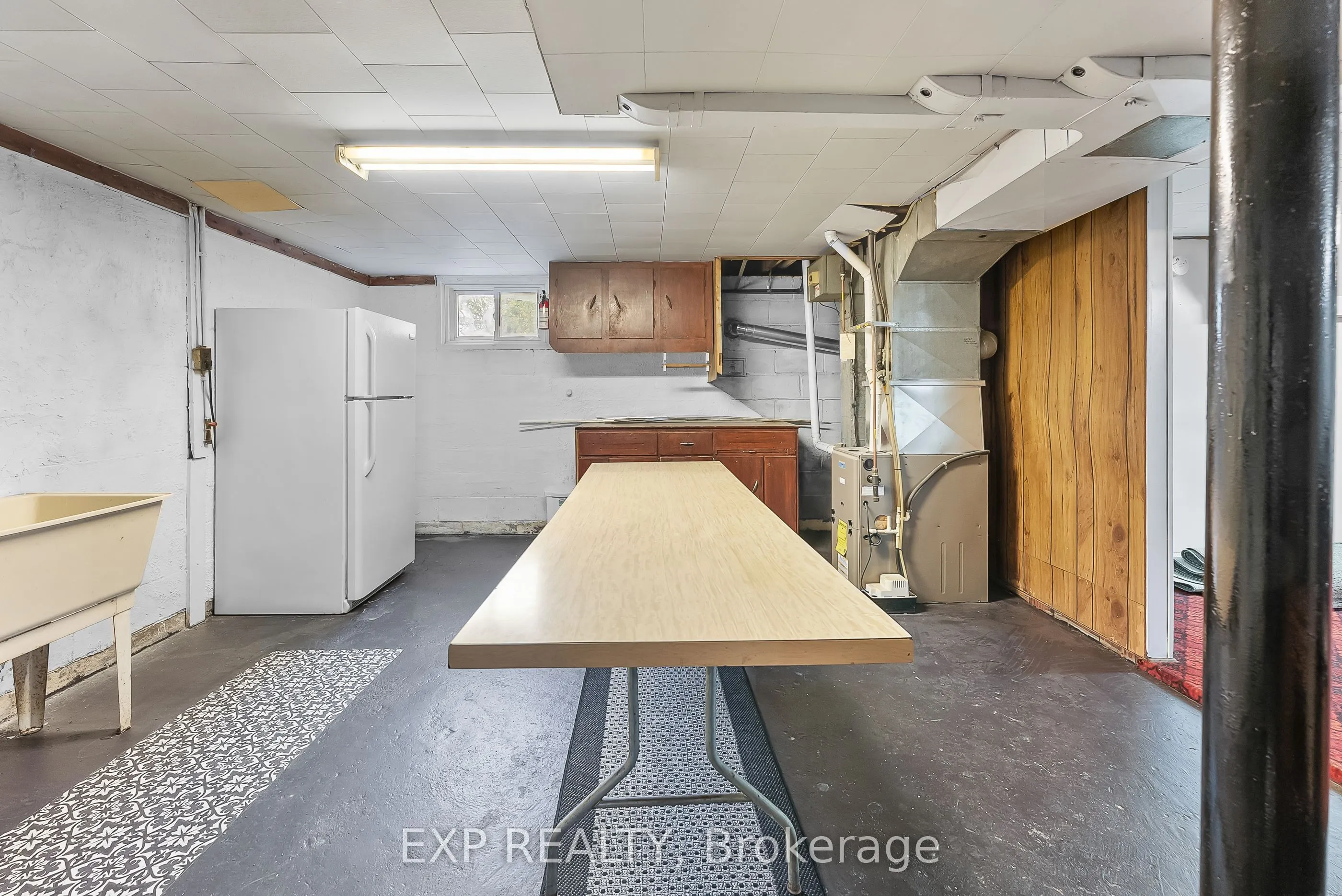 562 BROADWAY Street