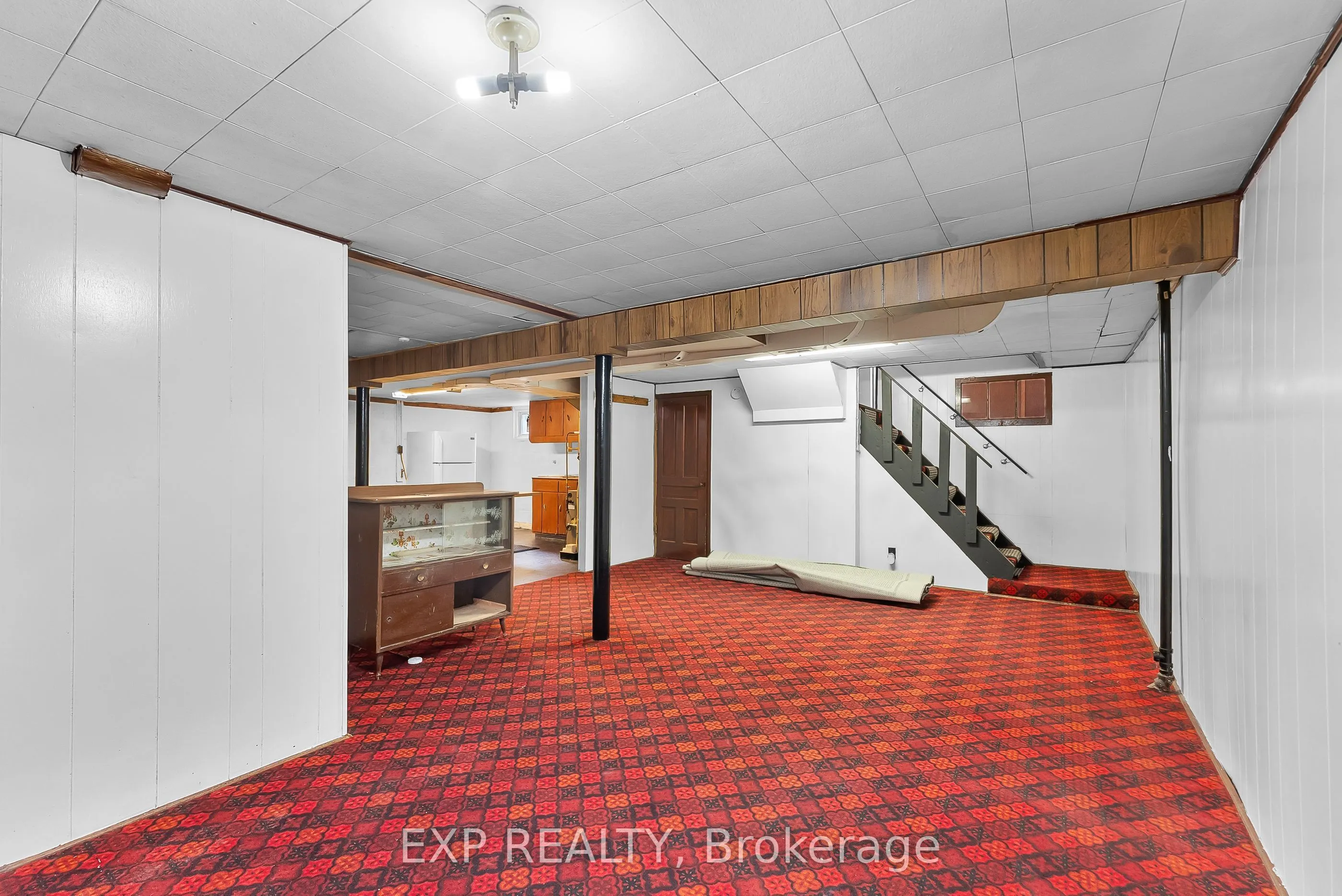 562 BROADWAY Street