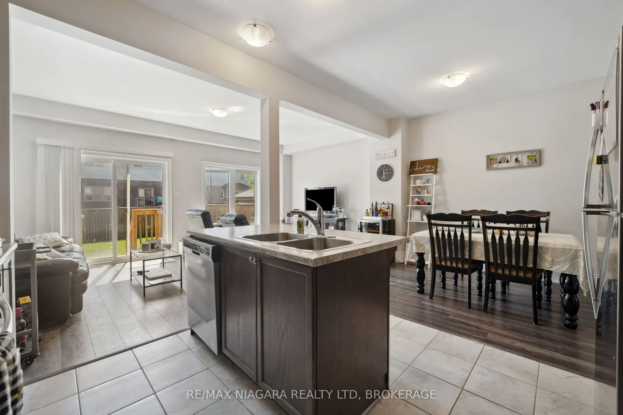55 SUNSET Way