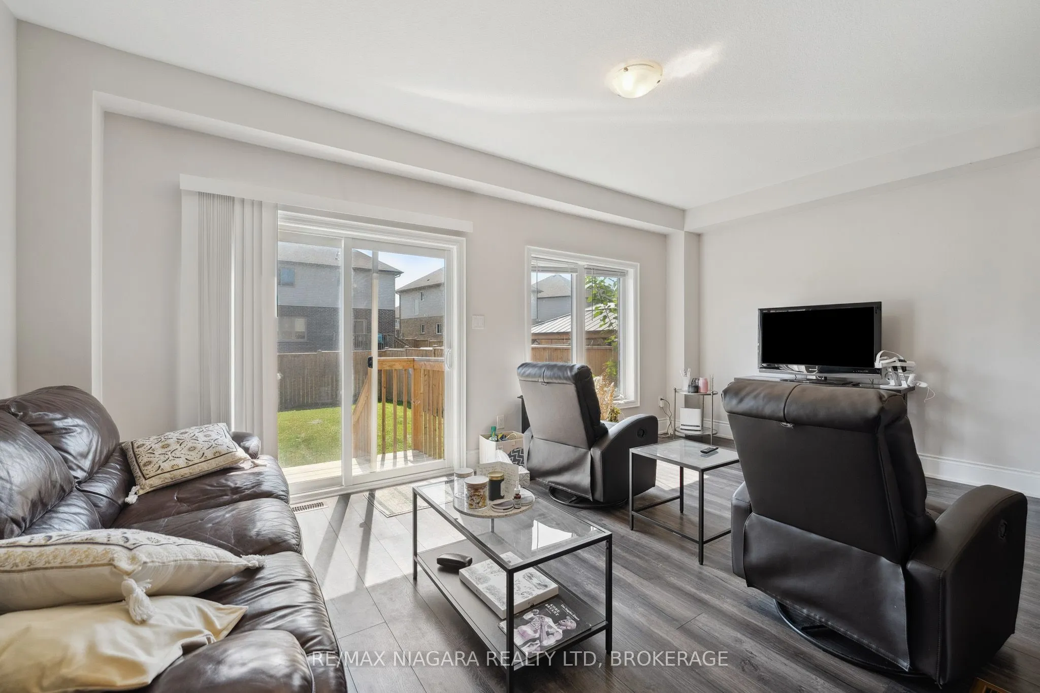 55 SUNSET Way