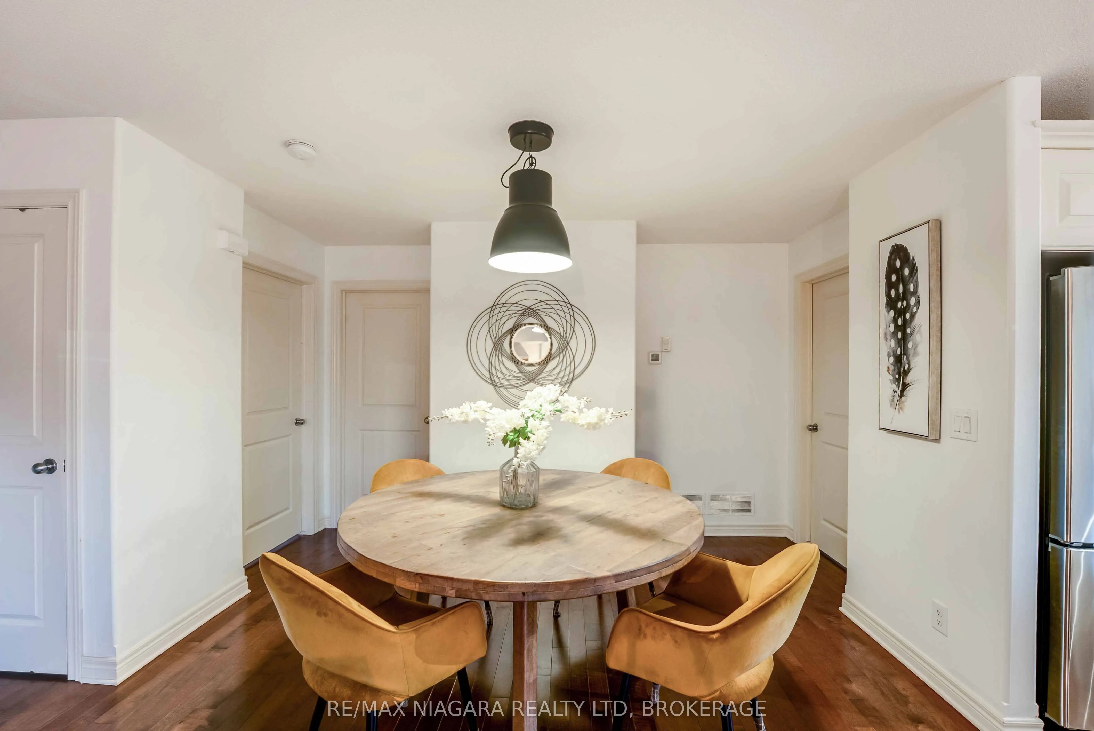 22 HENLEY Court