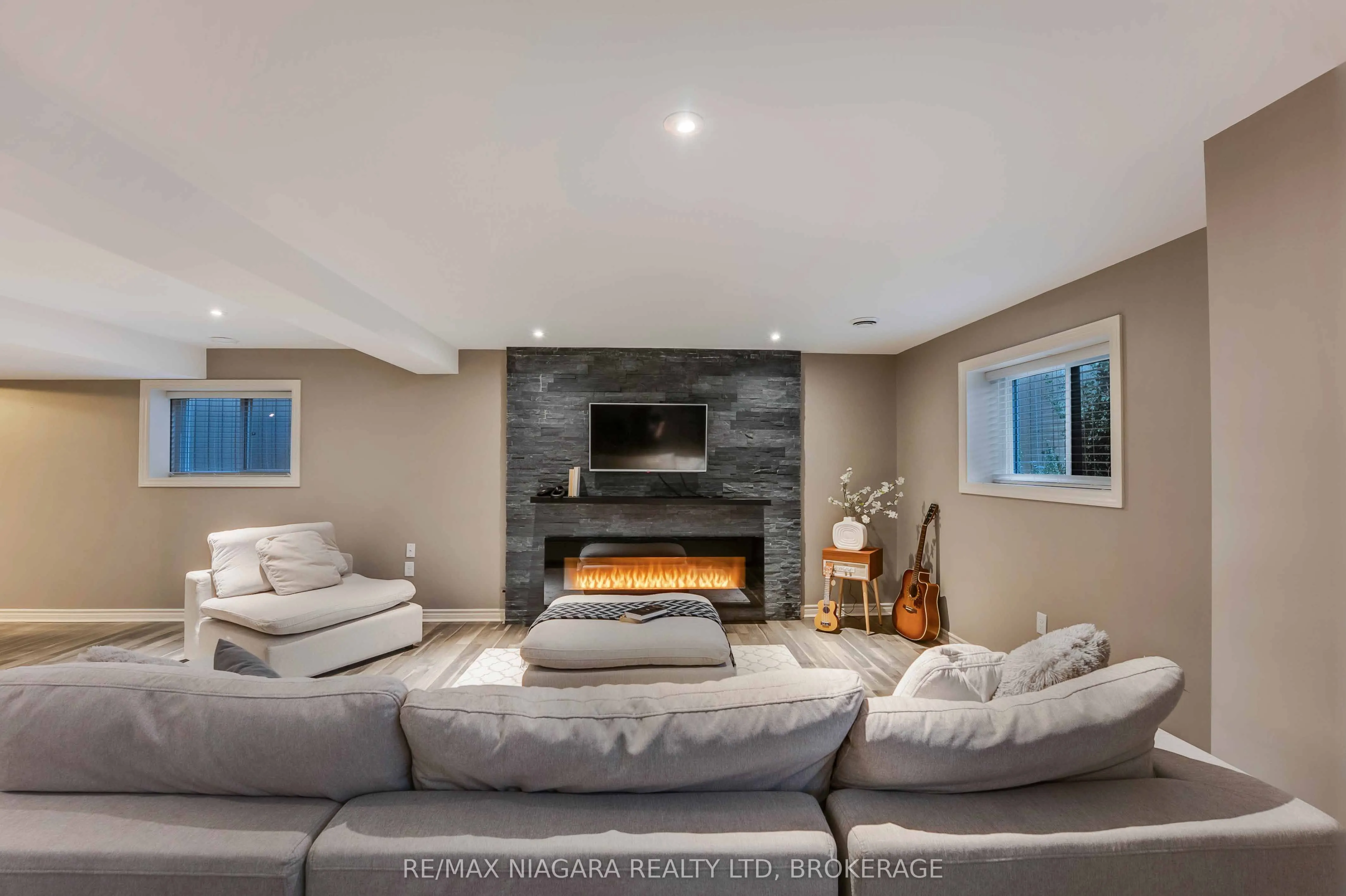 22 HENLEY Court
