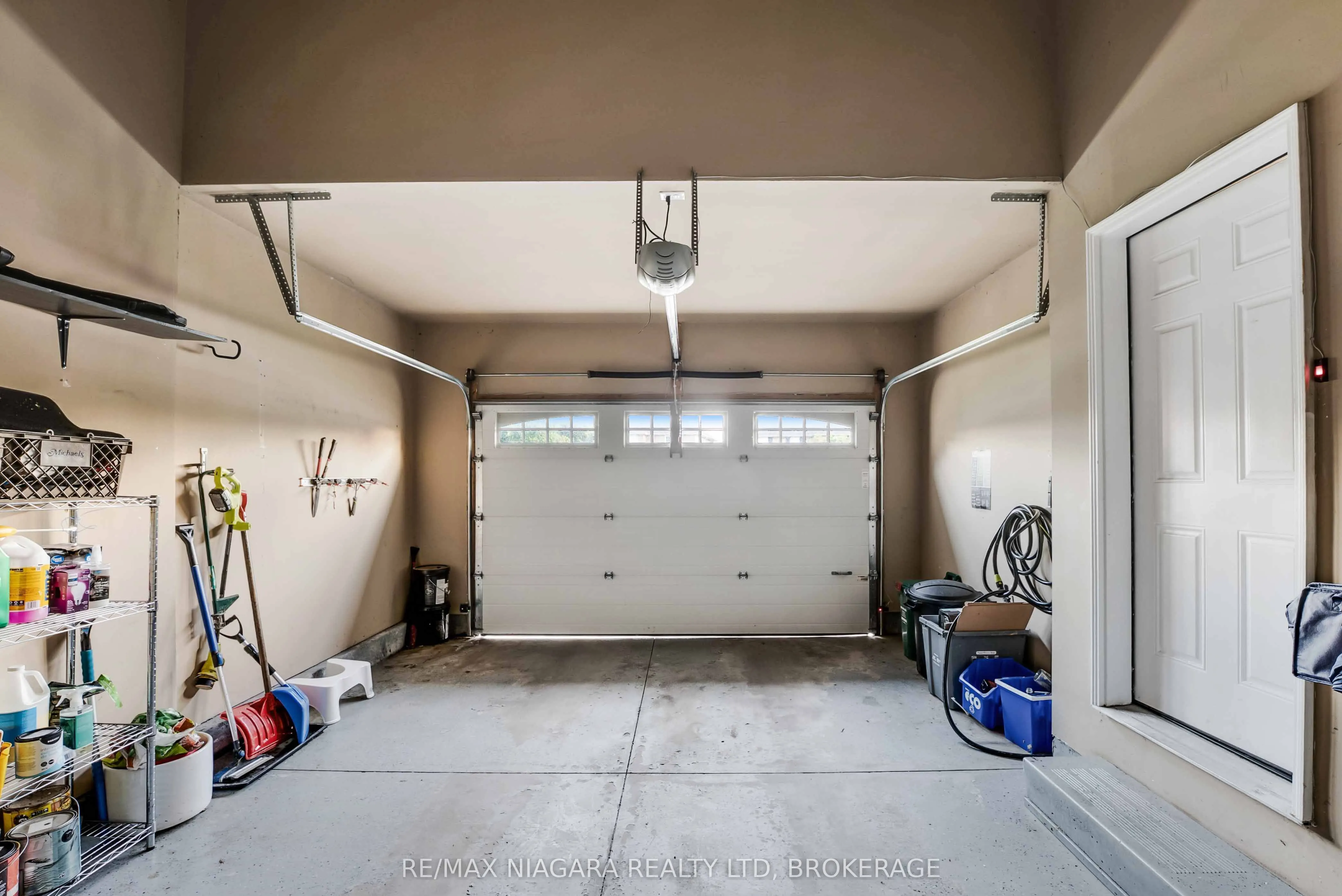 22 HENLEY Court
