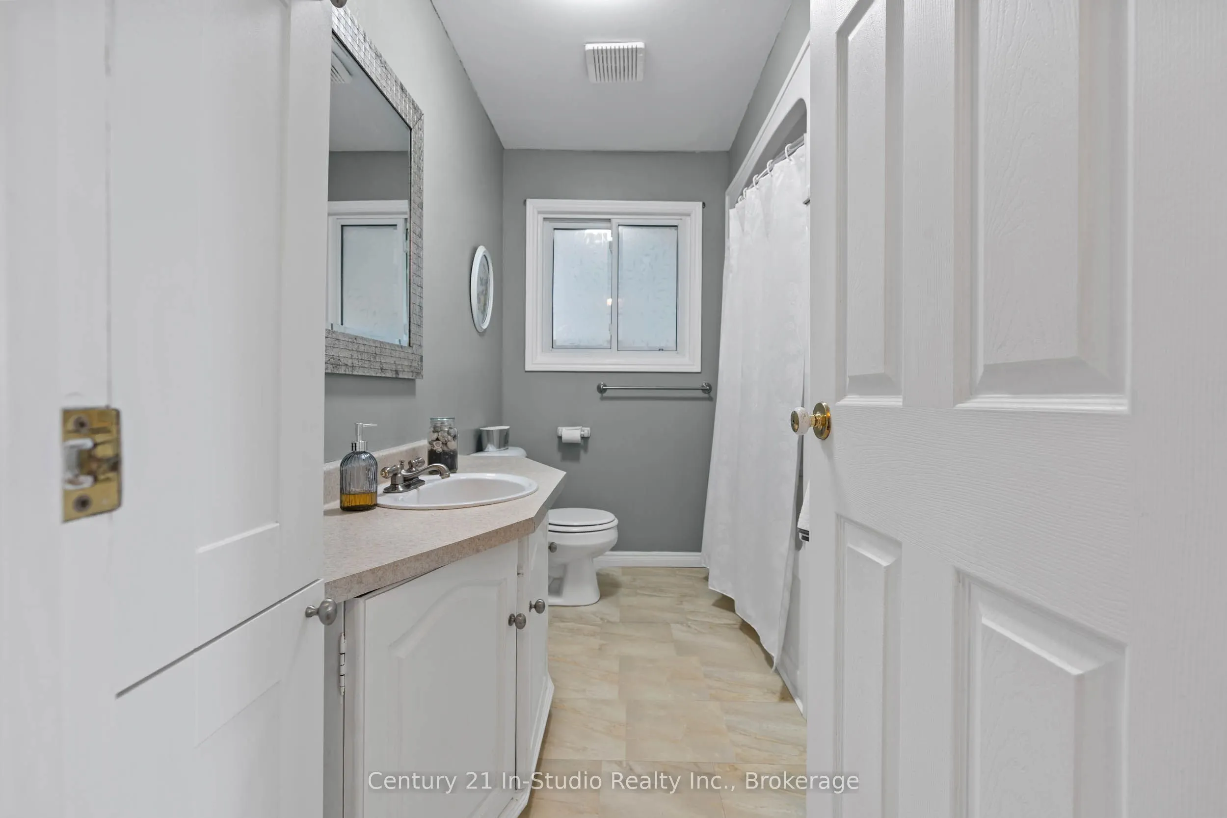 618134 Grey 18 Road