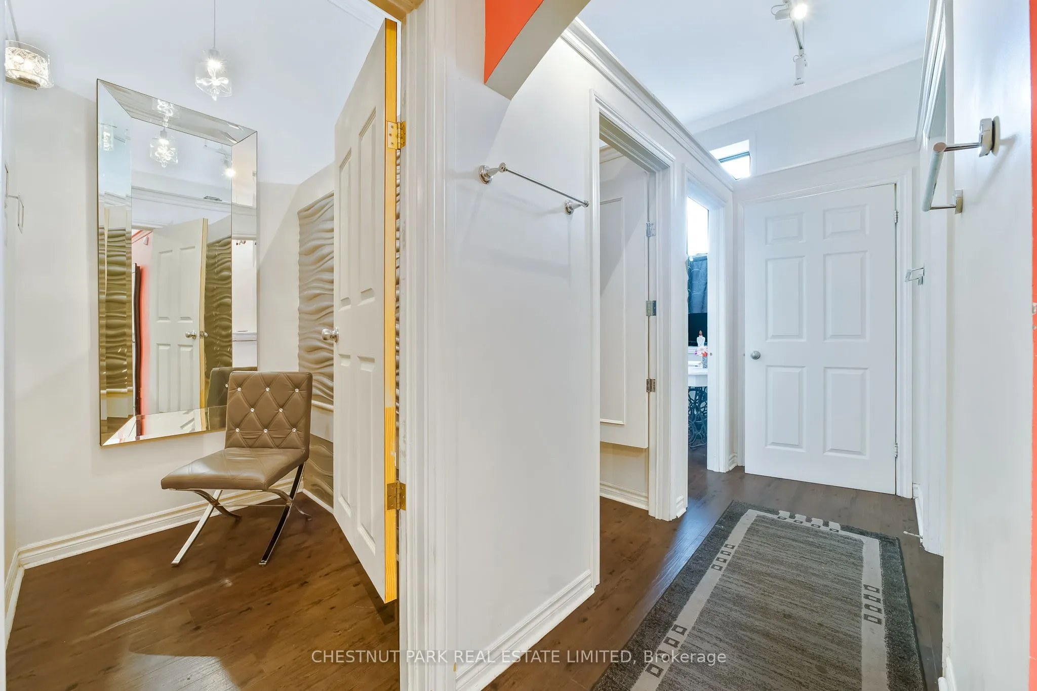 2-19 King Street W