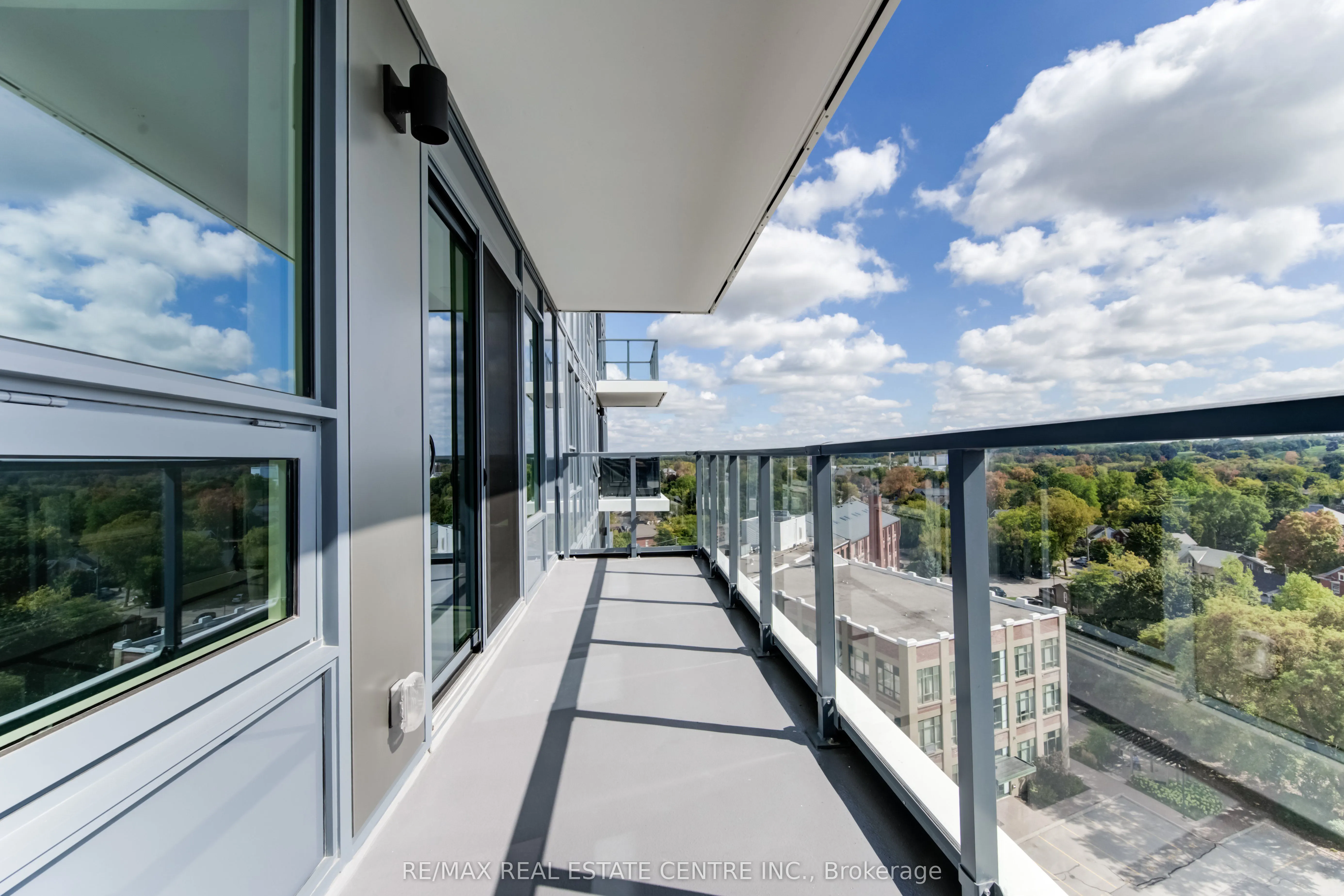 93 Arthur Street S, #1001