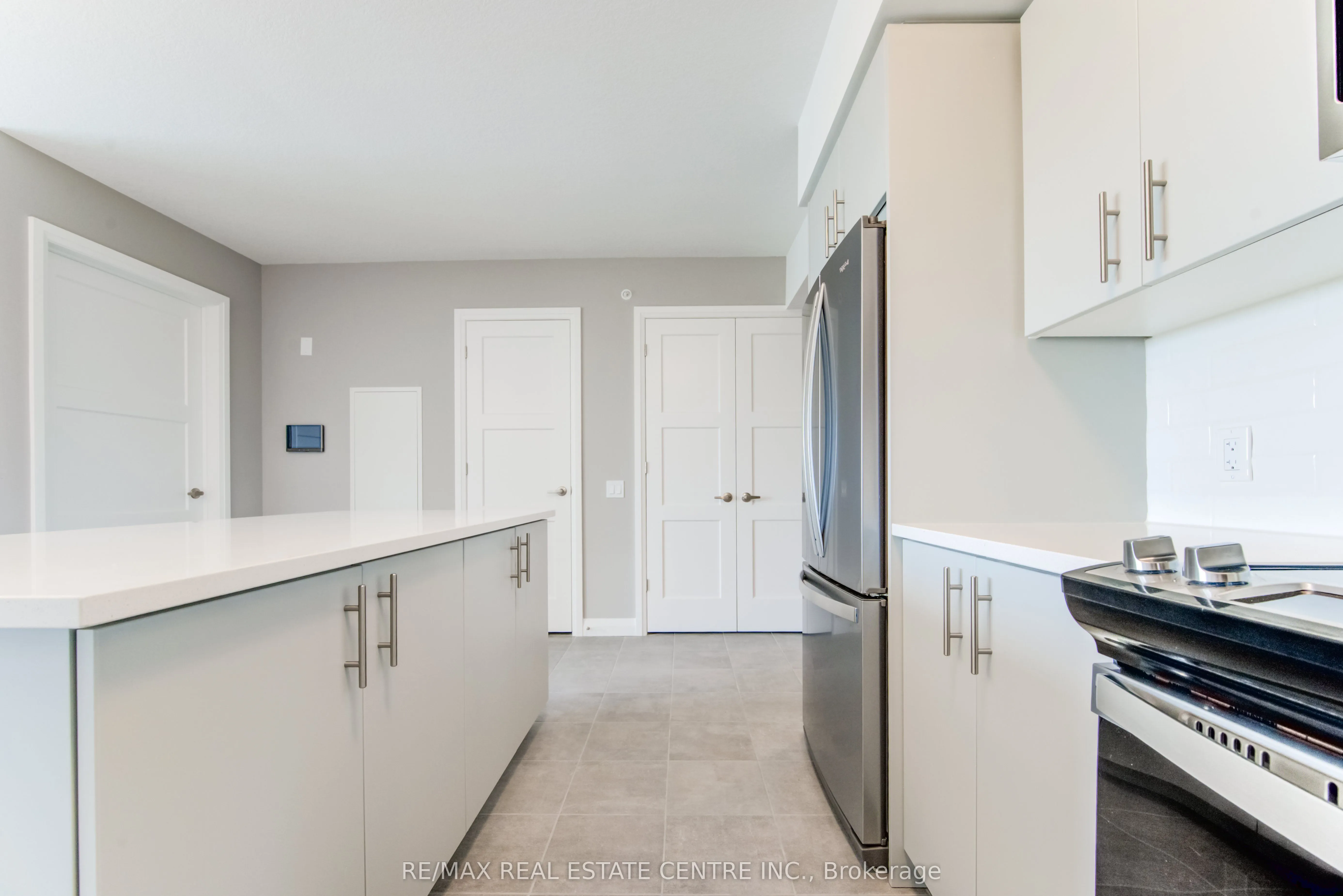 93 Arthur Street S, #1001