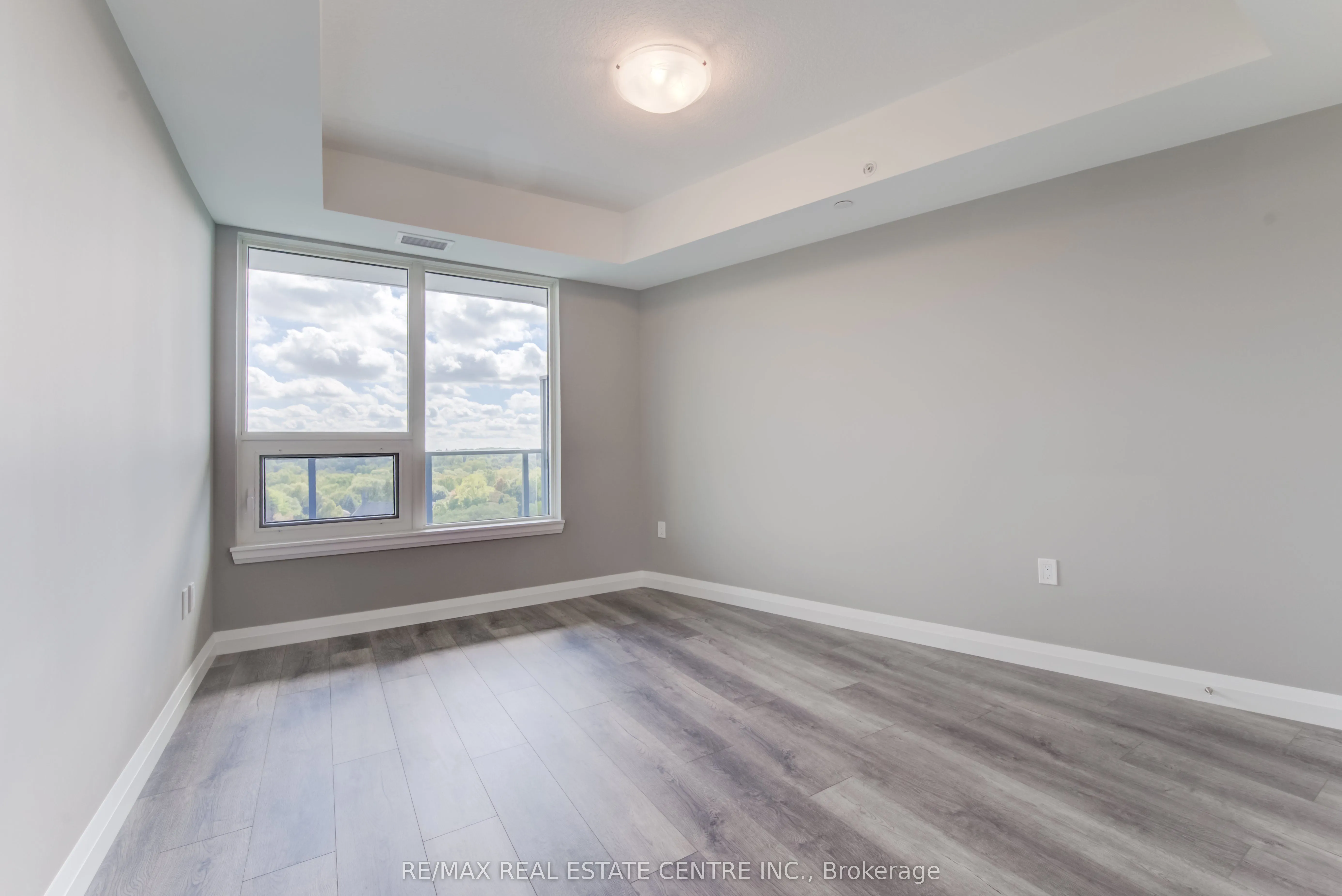 93 Arthur Street S, #1001