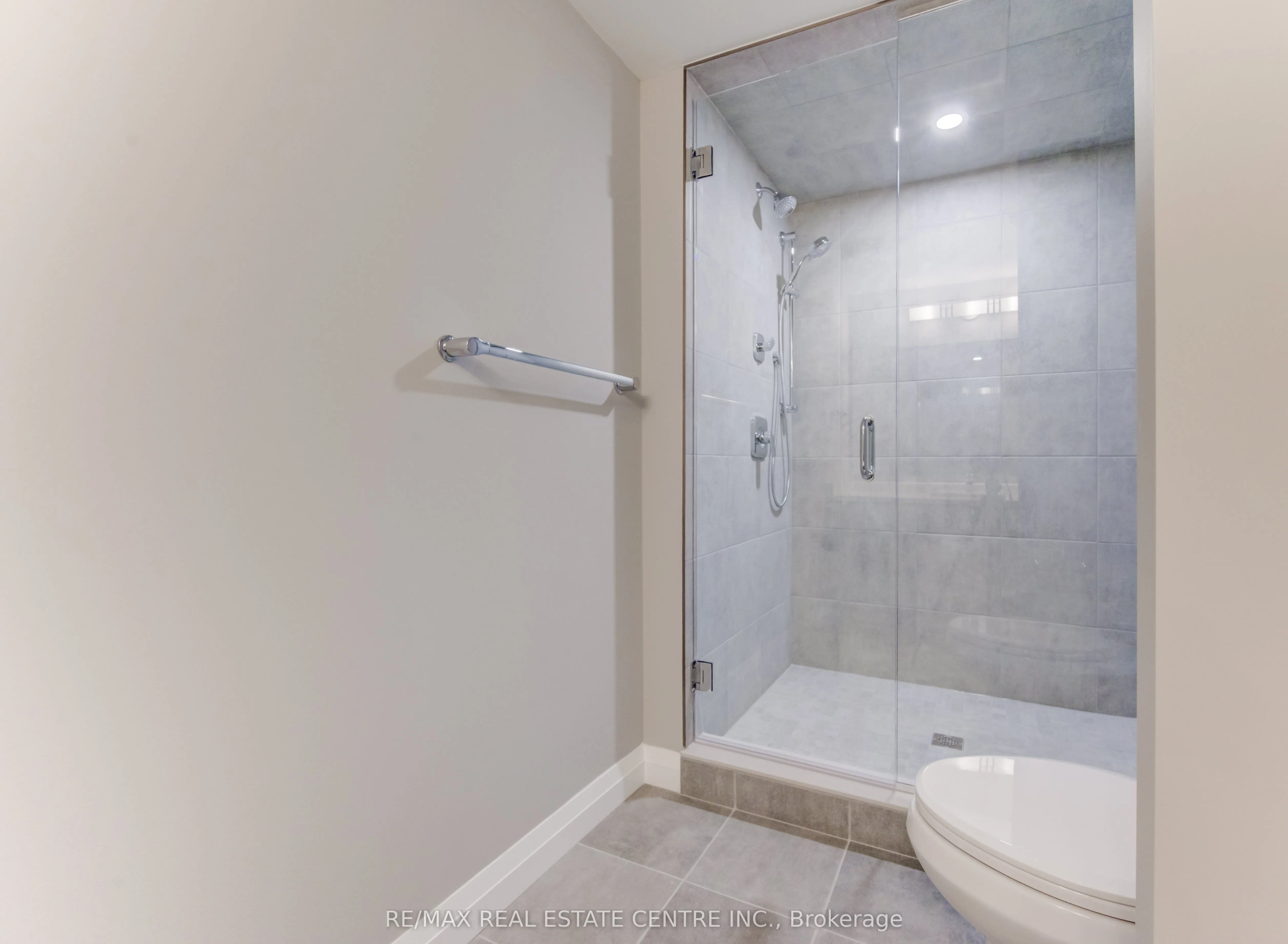 93 Arthur Street S, #1001