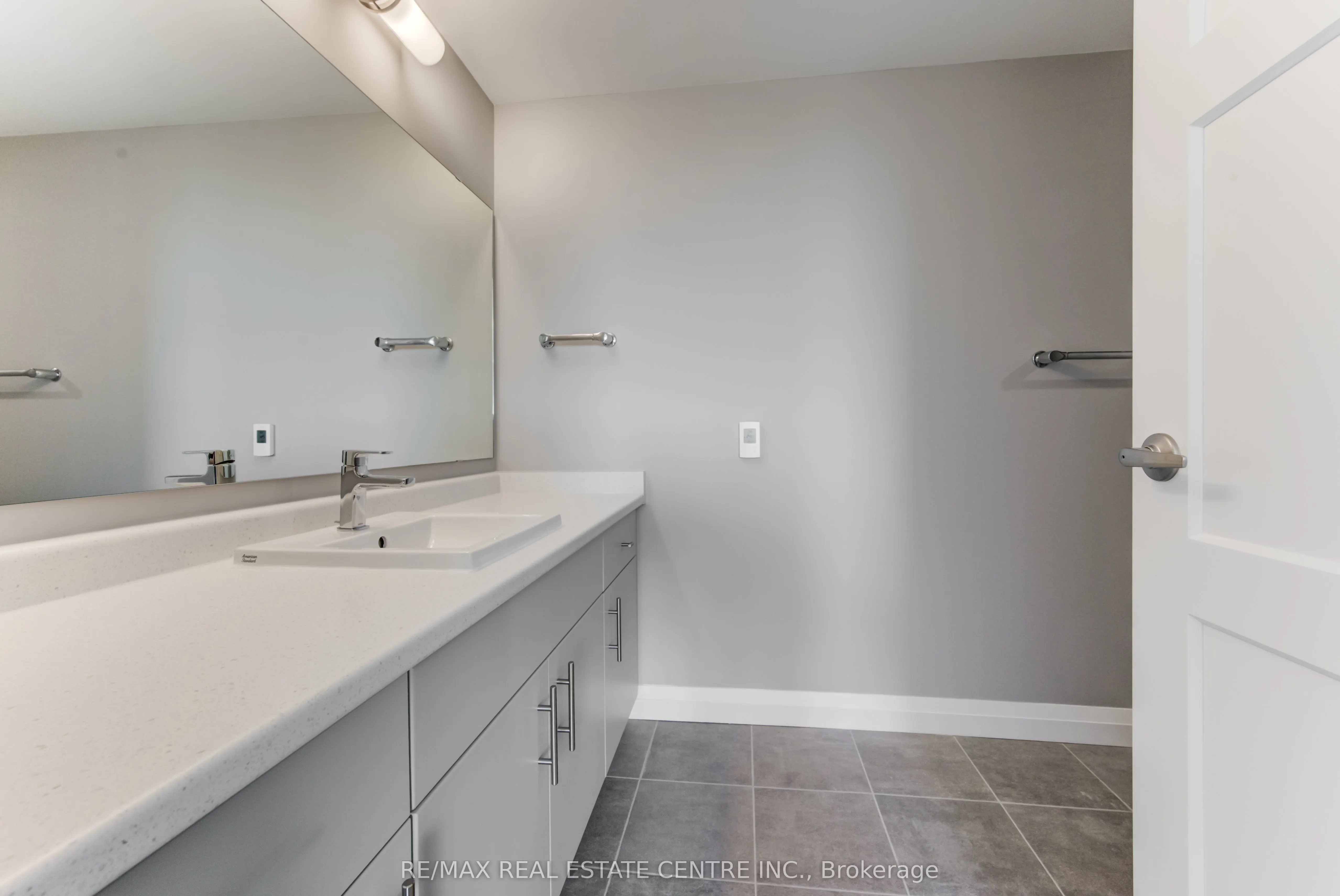 93 Arthur Street S, #1001