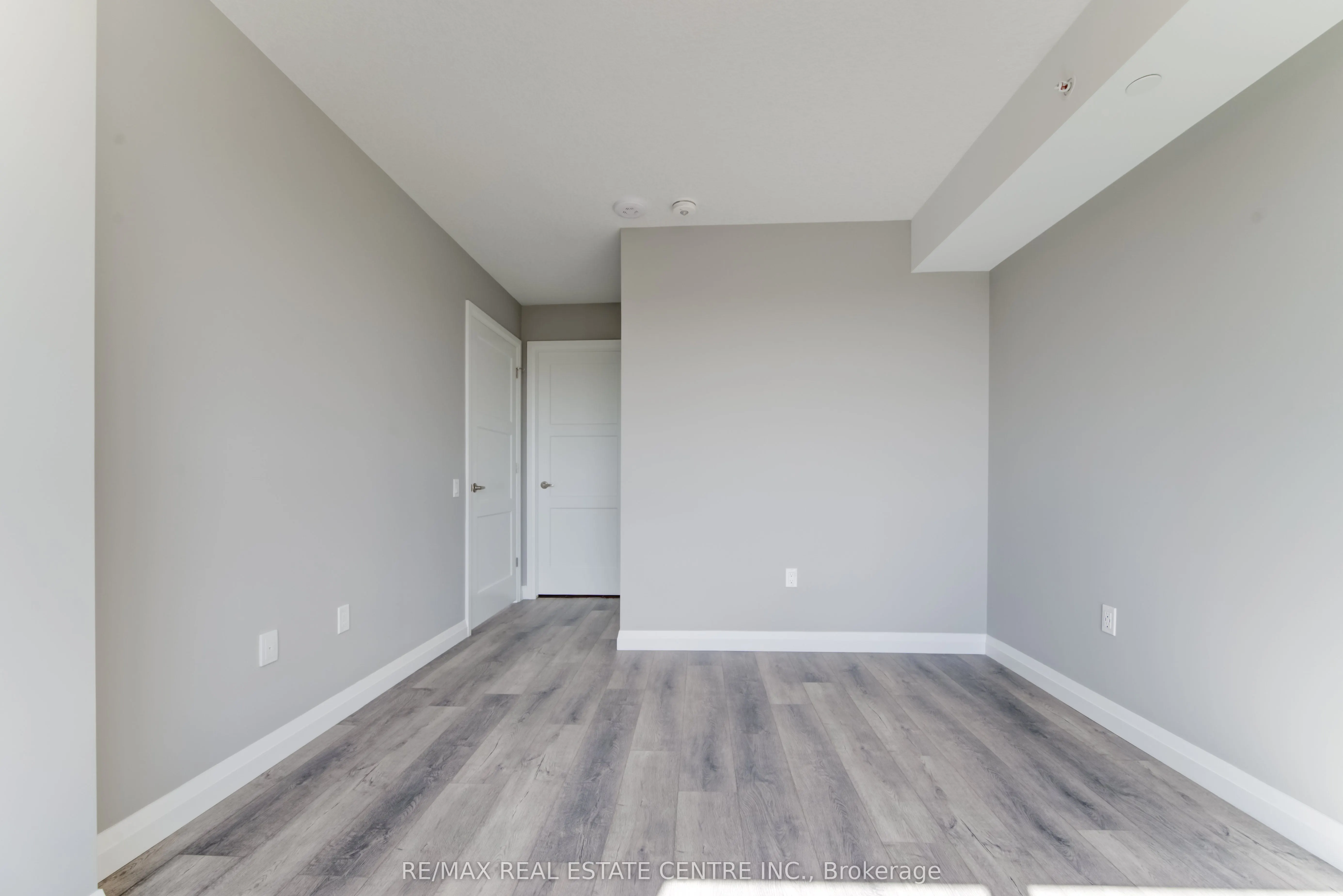 93 Arthur Street S, #1001