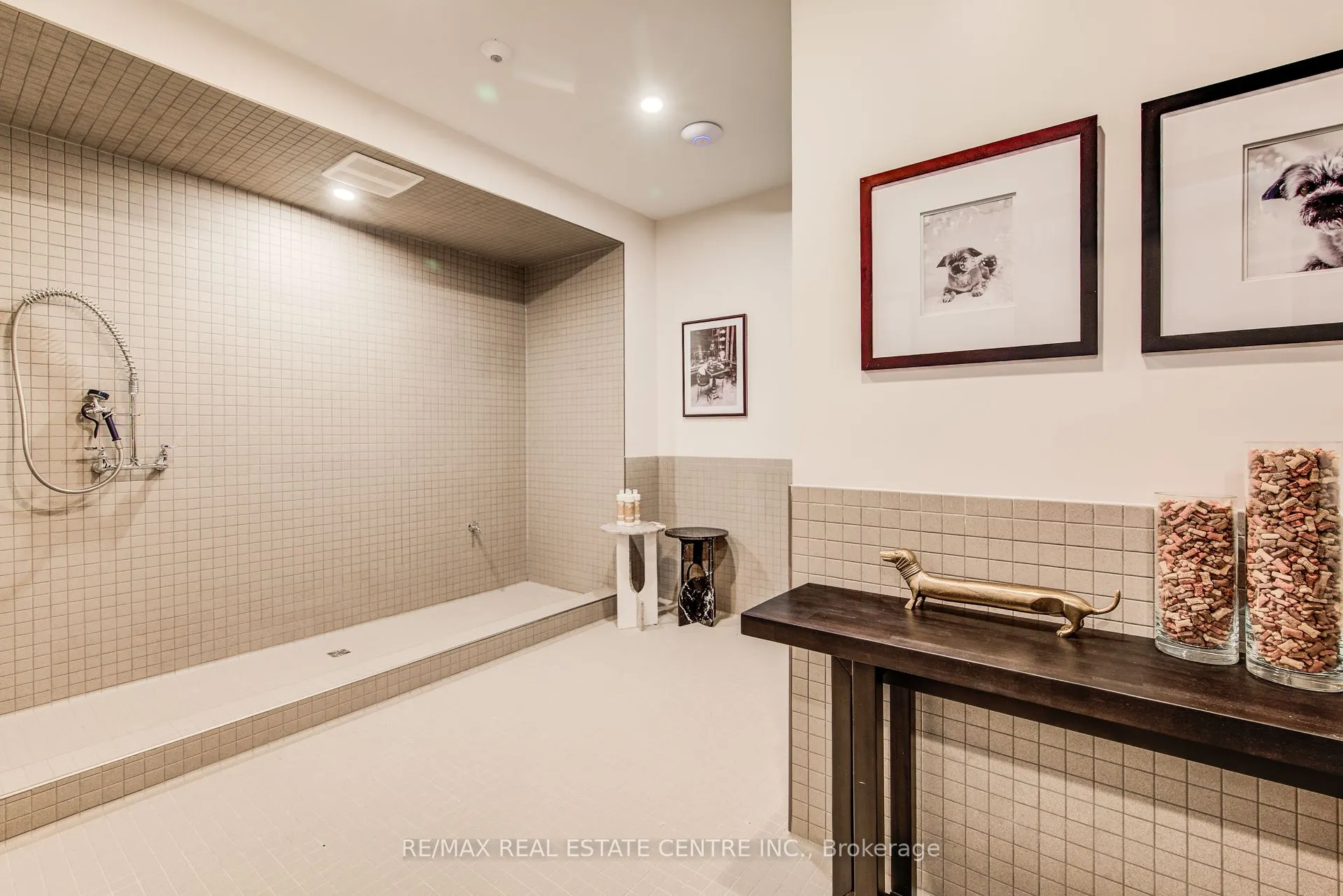 93 Arthur Street S, #1001