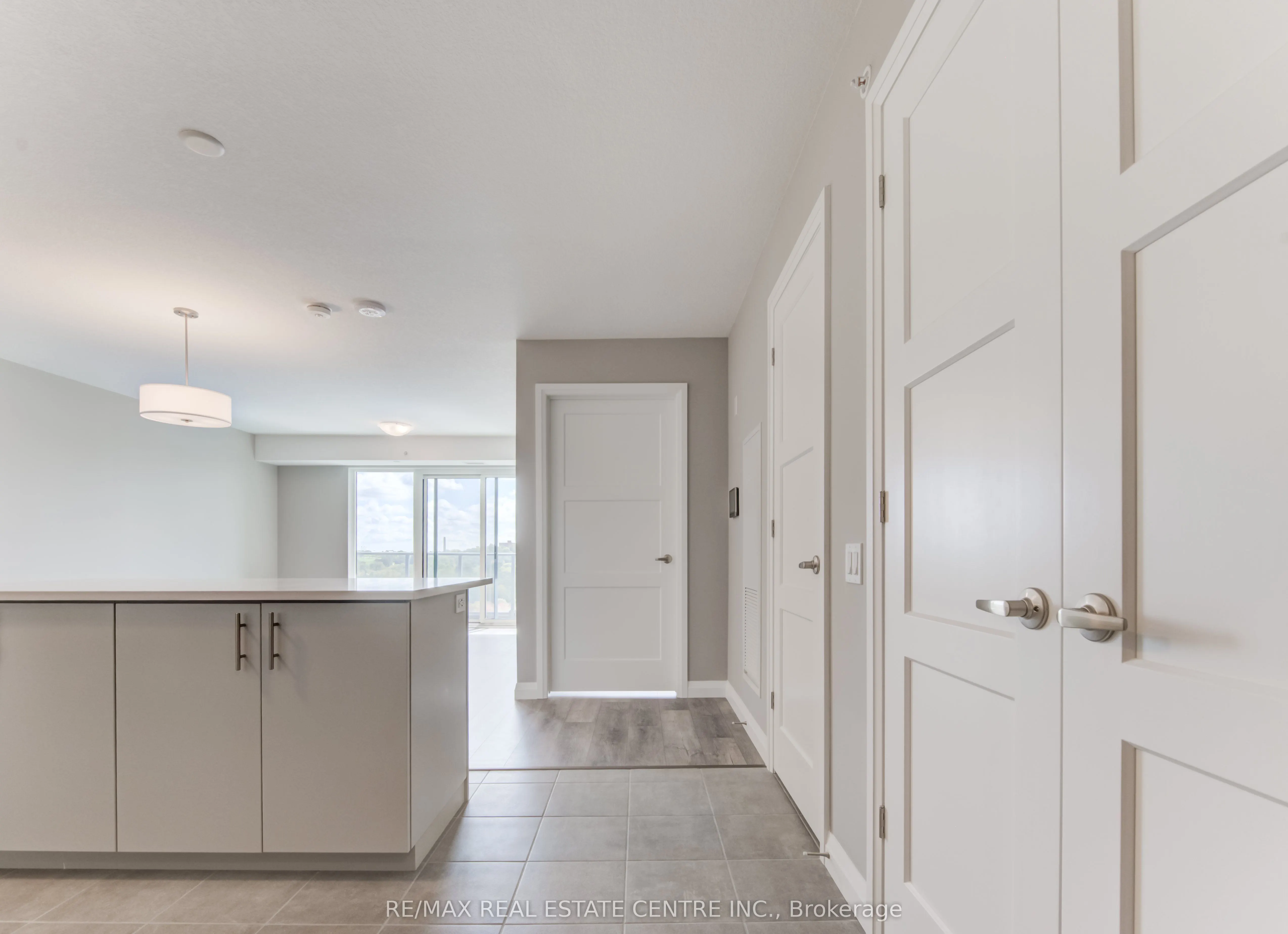 93 Arthur Street S, #1001