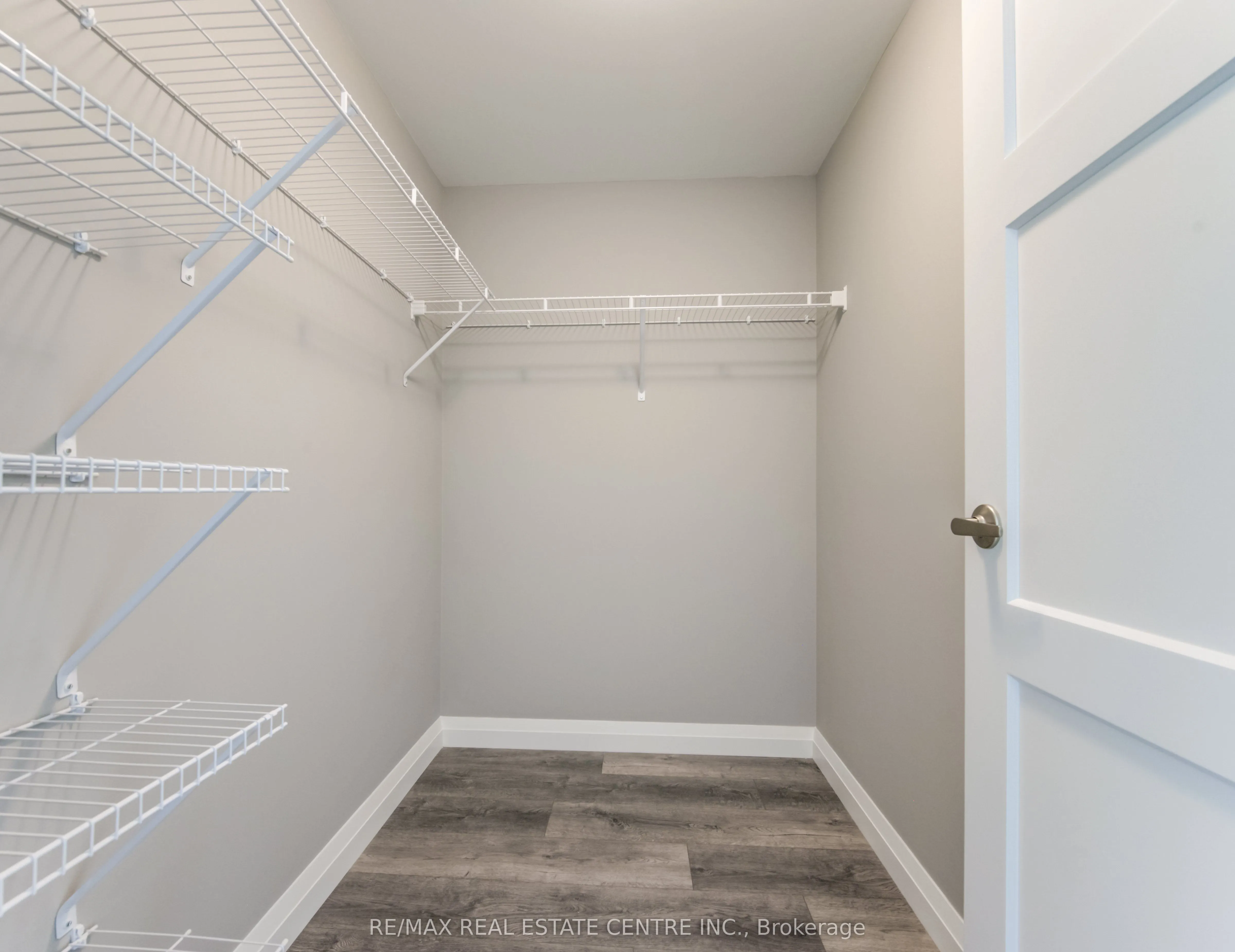 93 Arthur Street S, #1001