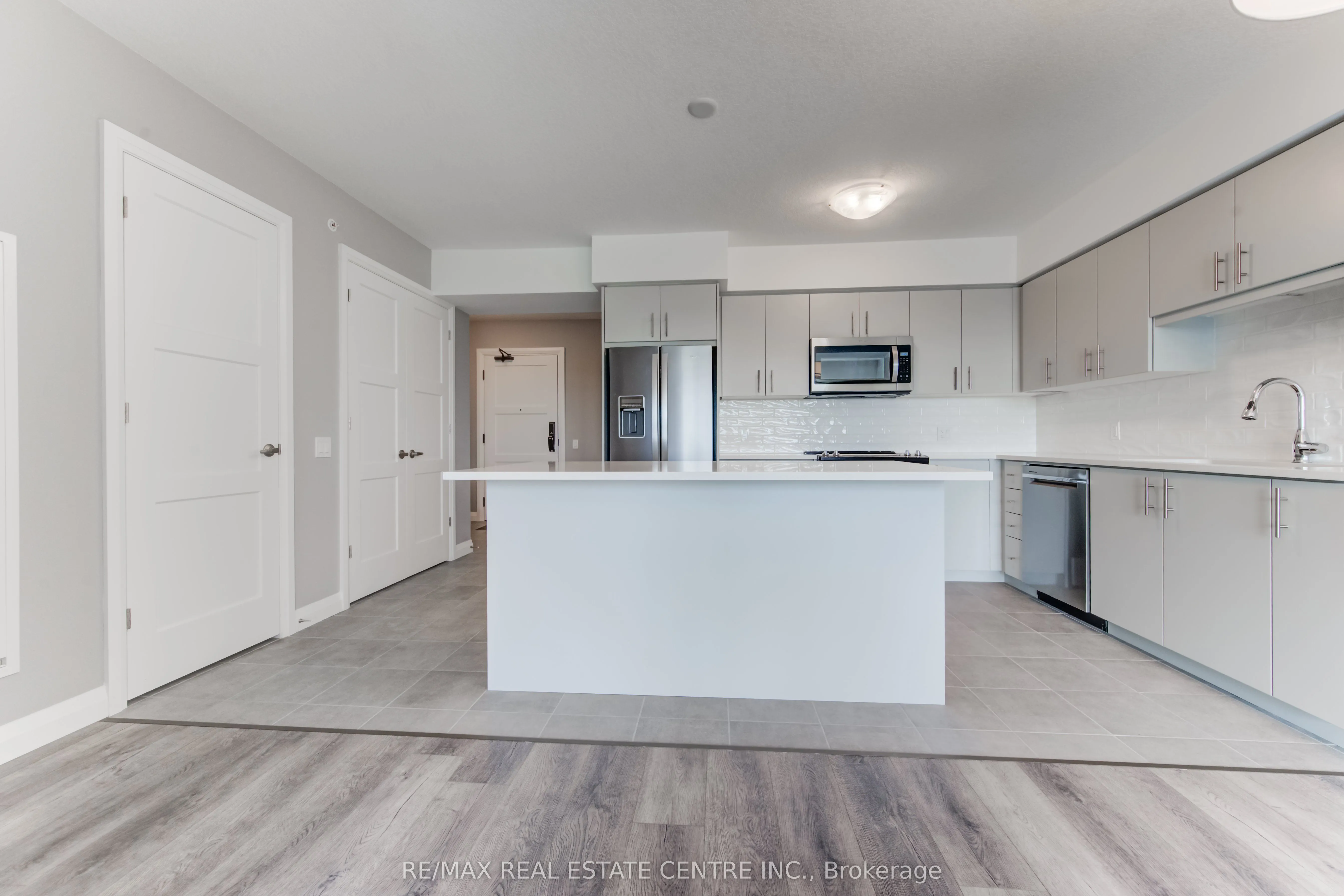 93 Arthur Street S, #1001