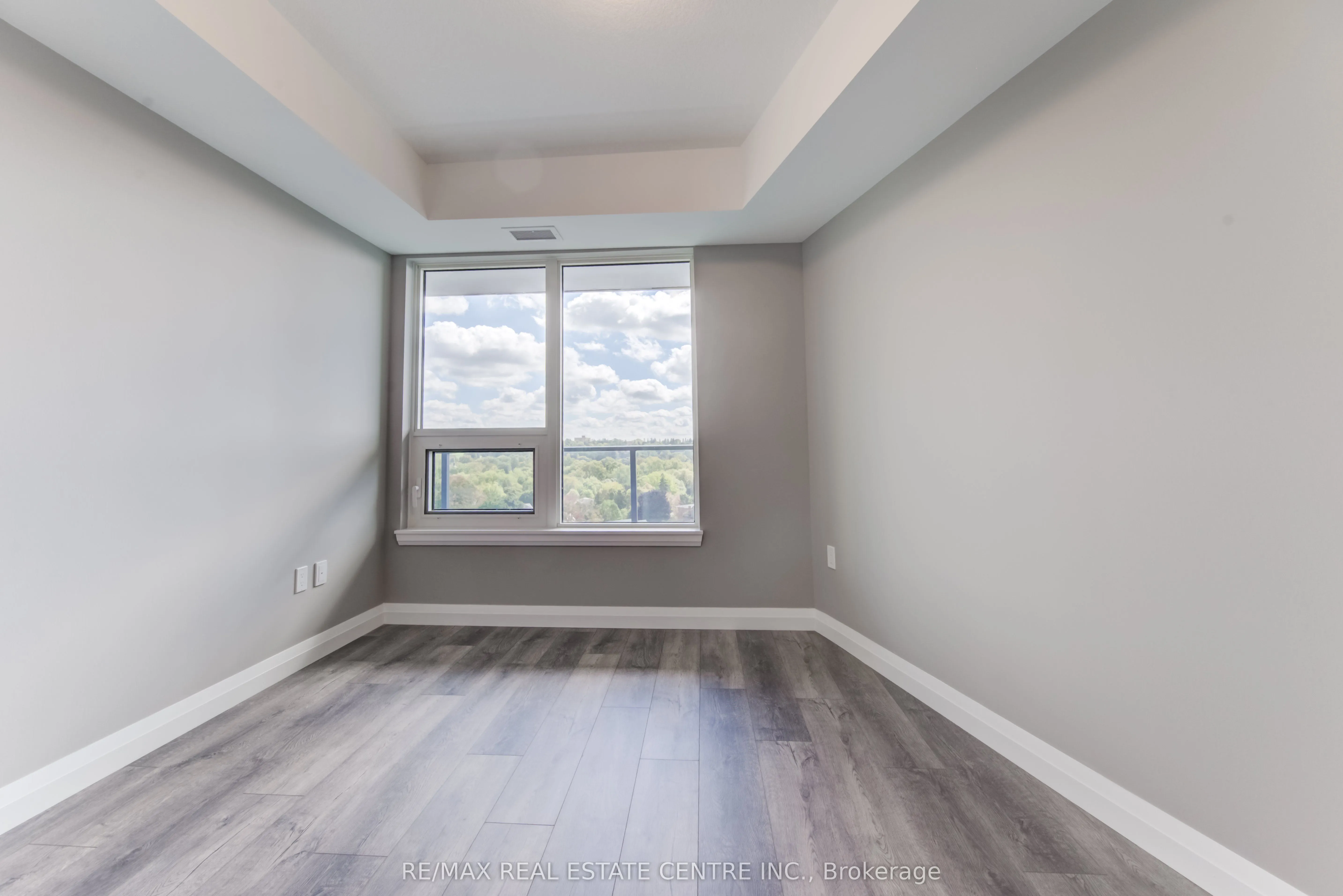 93 Arthur Street S, #1001