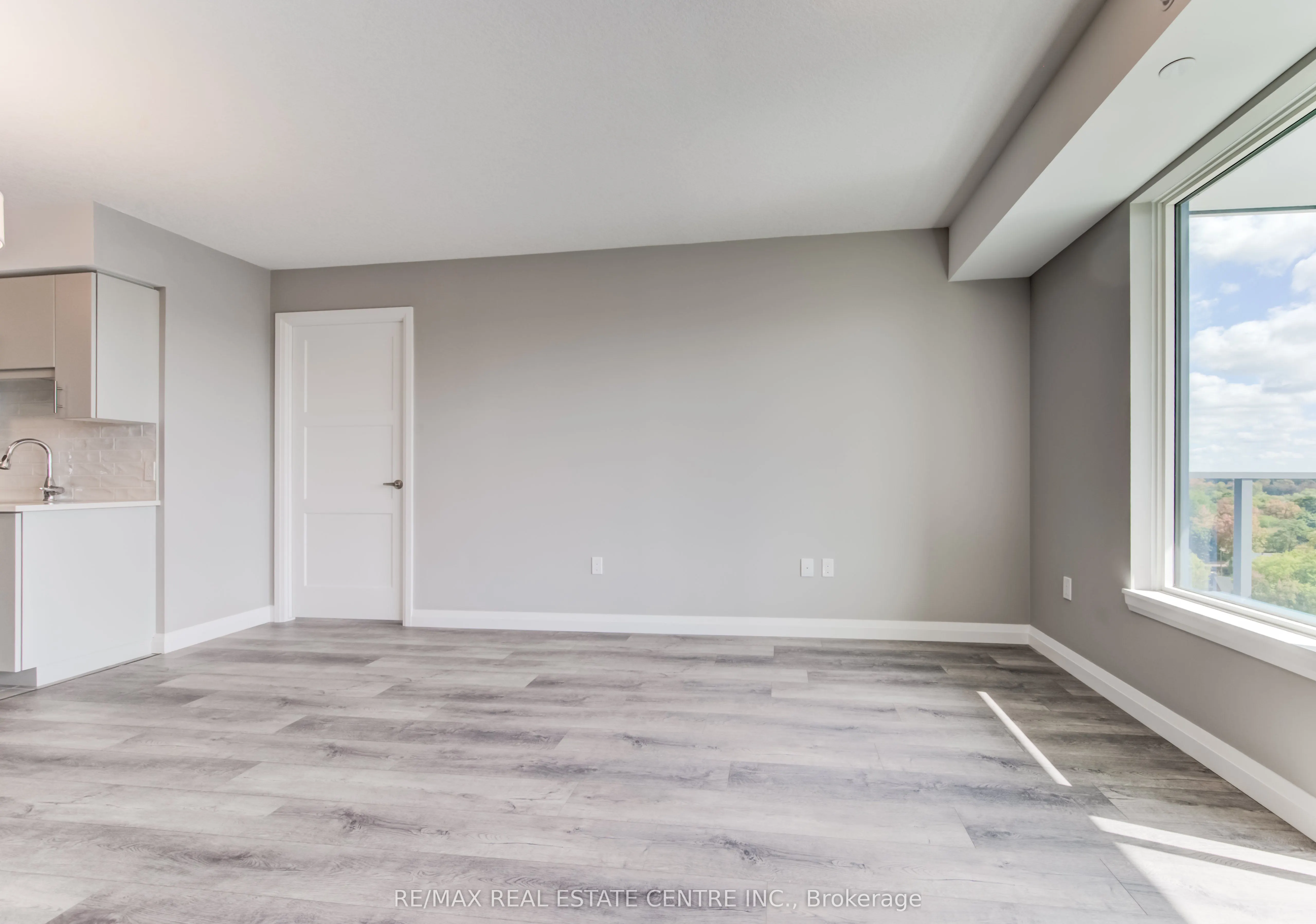 93 Arthur Street S, #1001