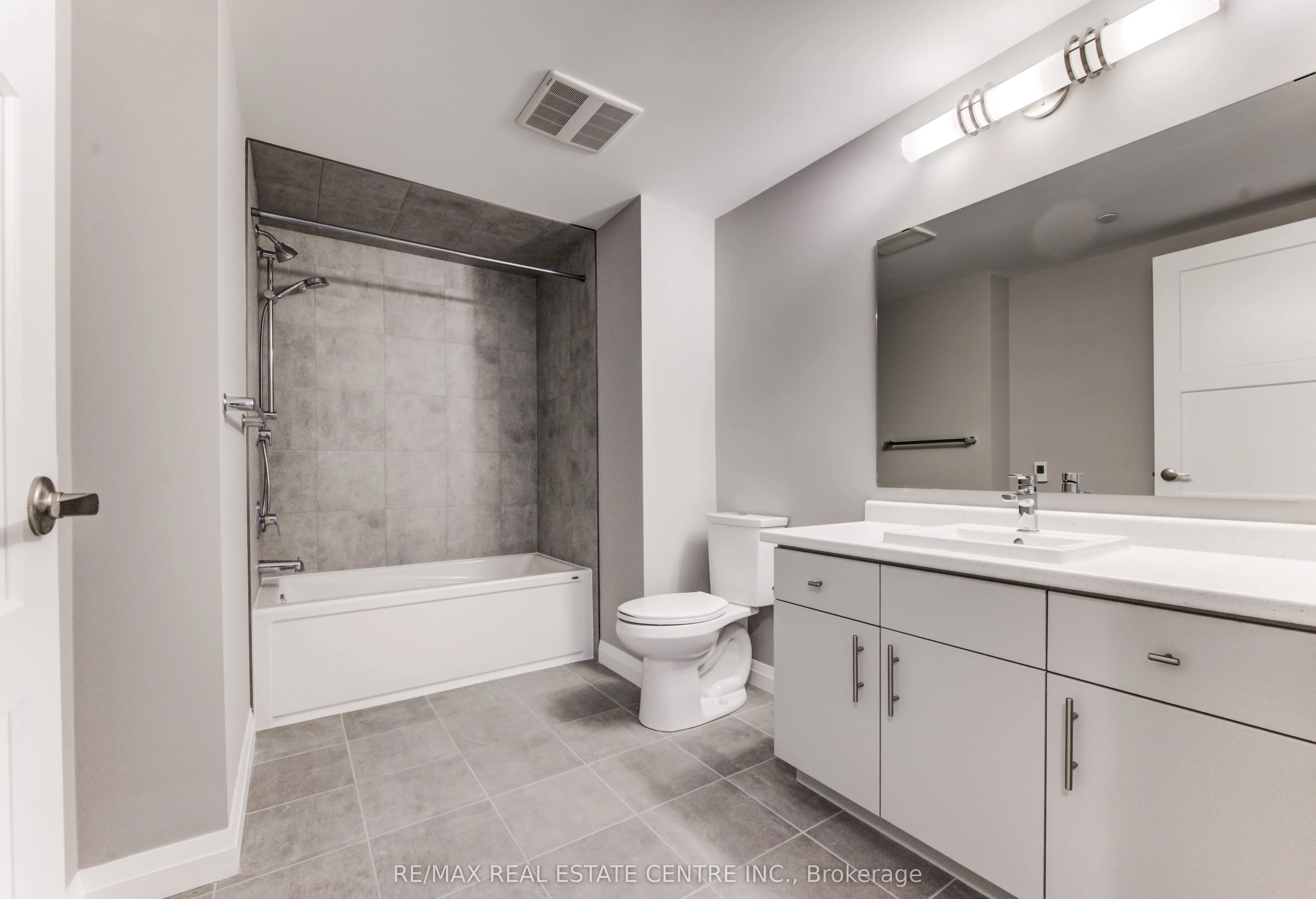 93 Arthur Street S, #1001