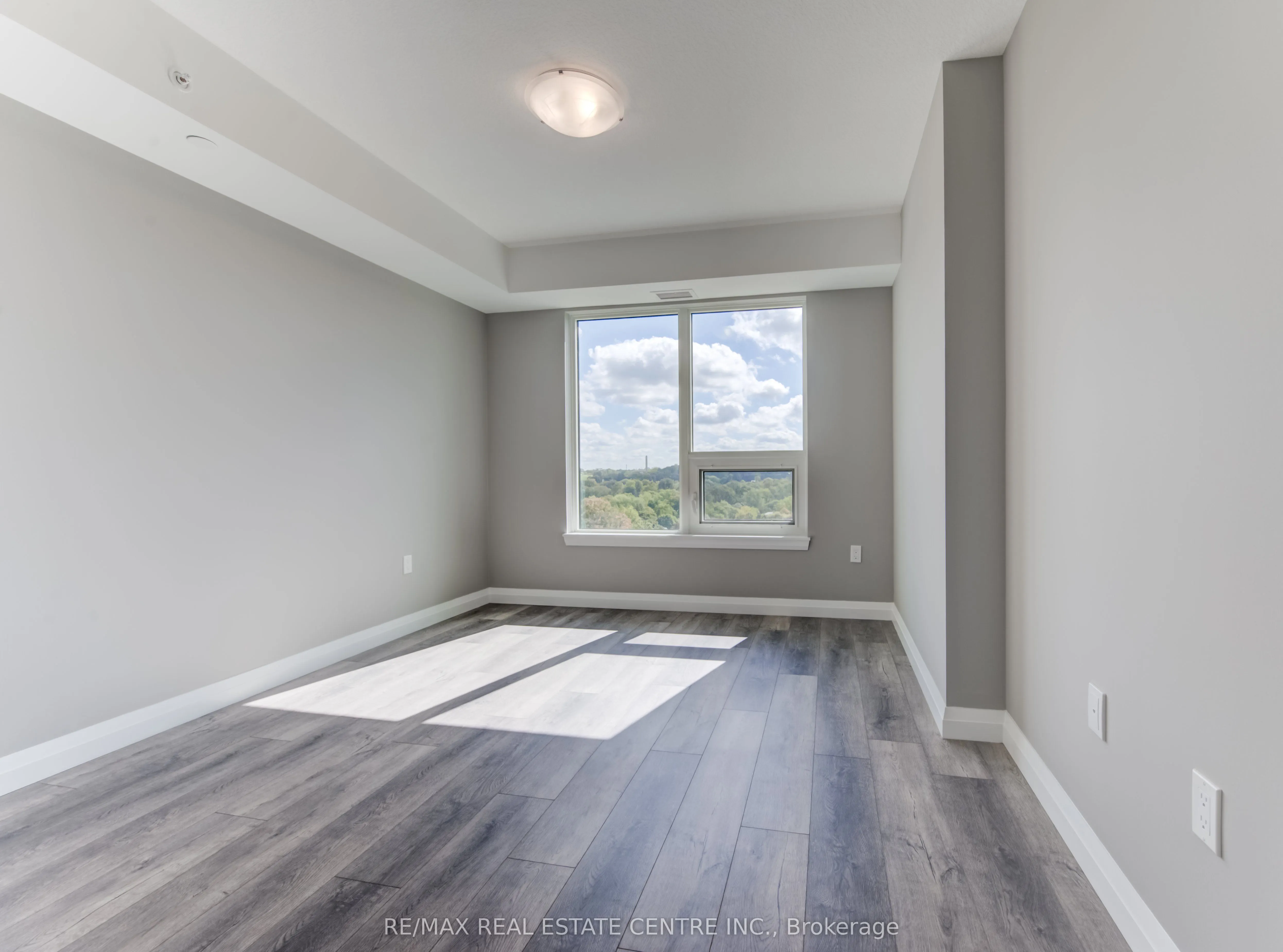 93 Arthur Street S, #1001