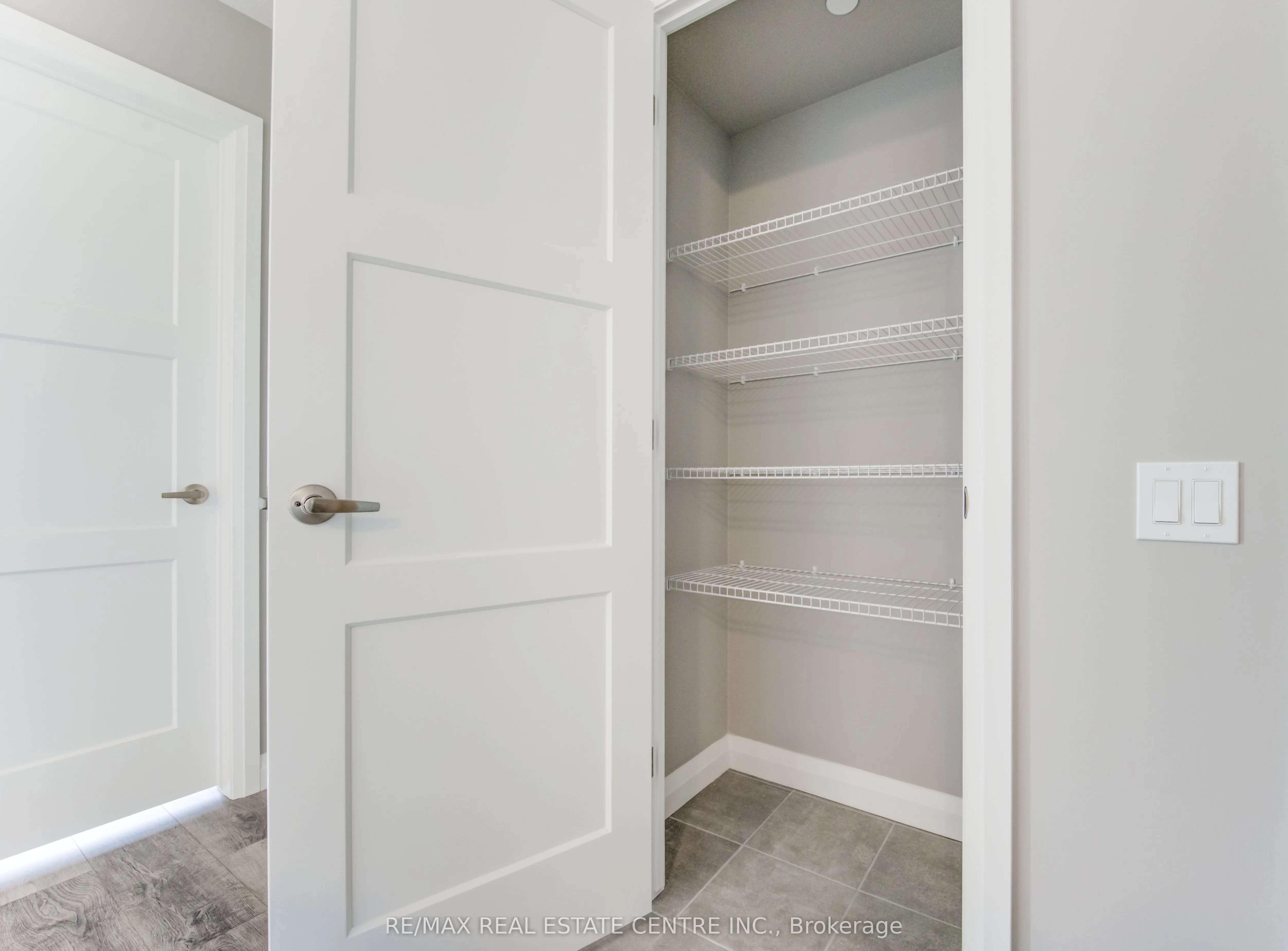 93 Arthur Street S, #1001