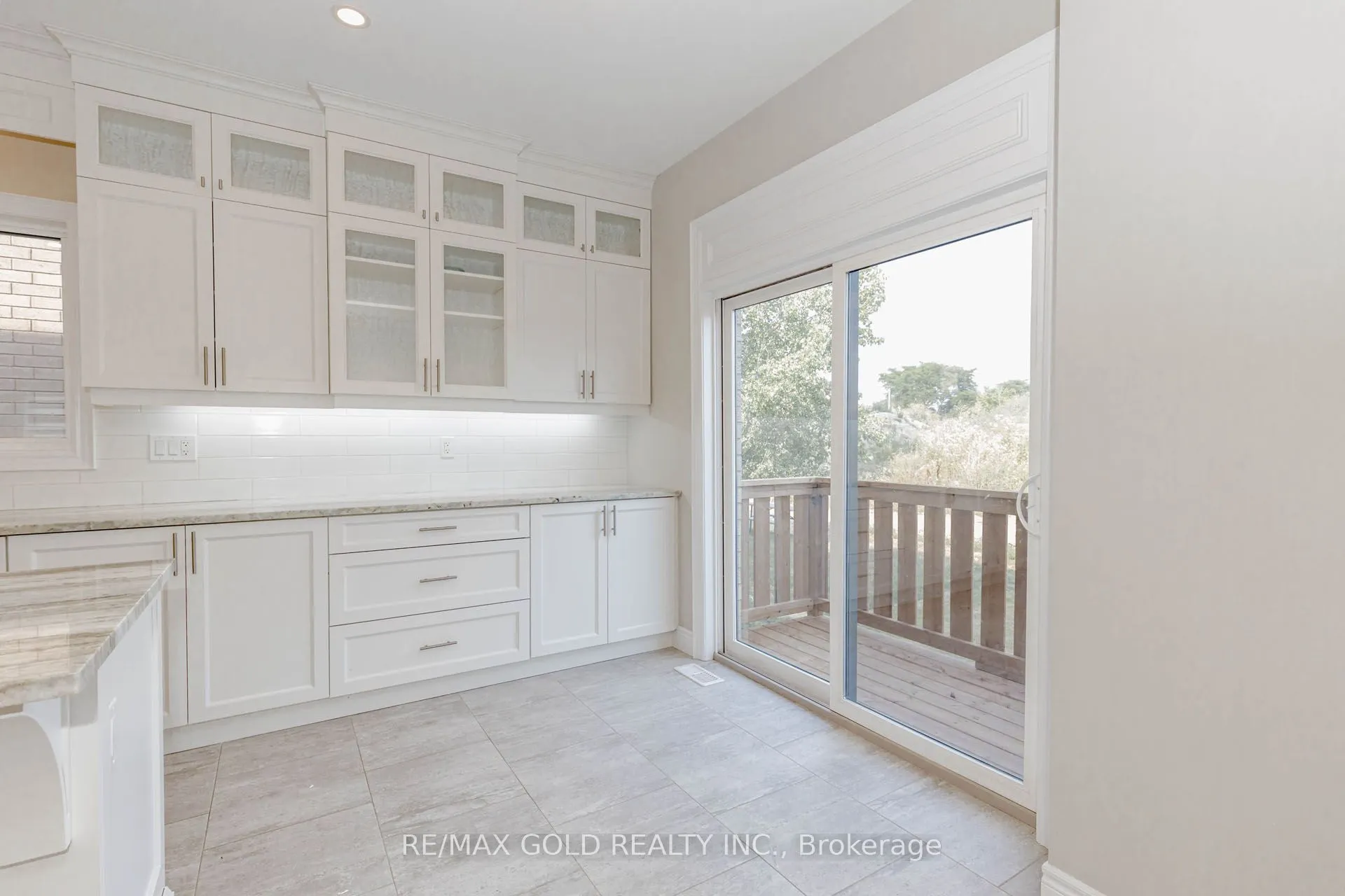 61 Eleanor Avenue, #Upstairs