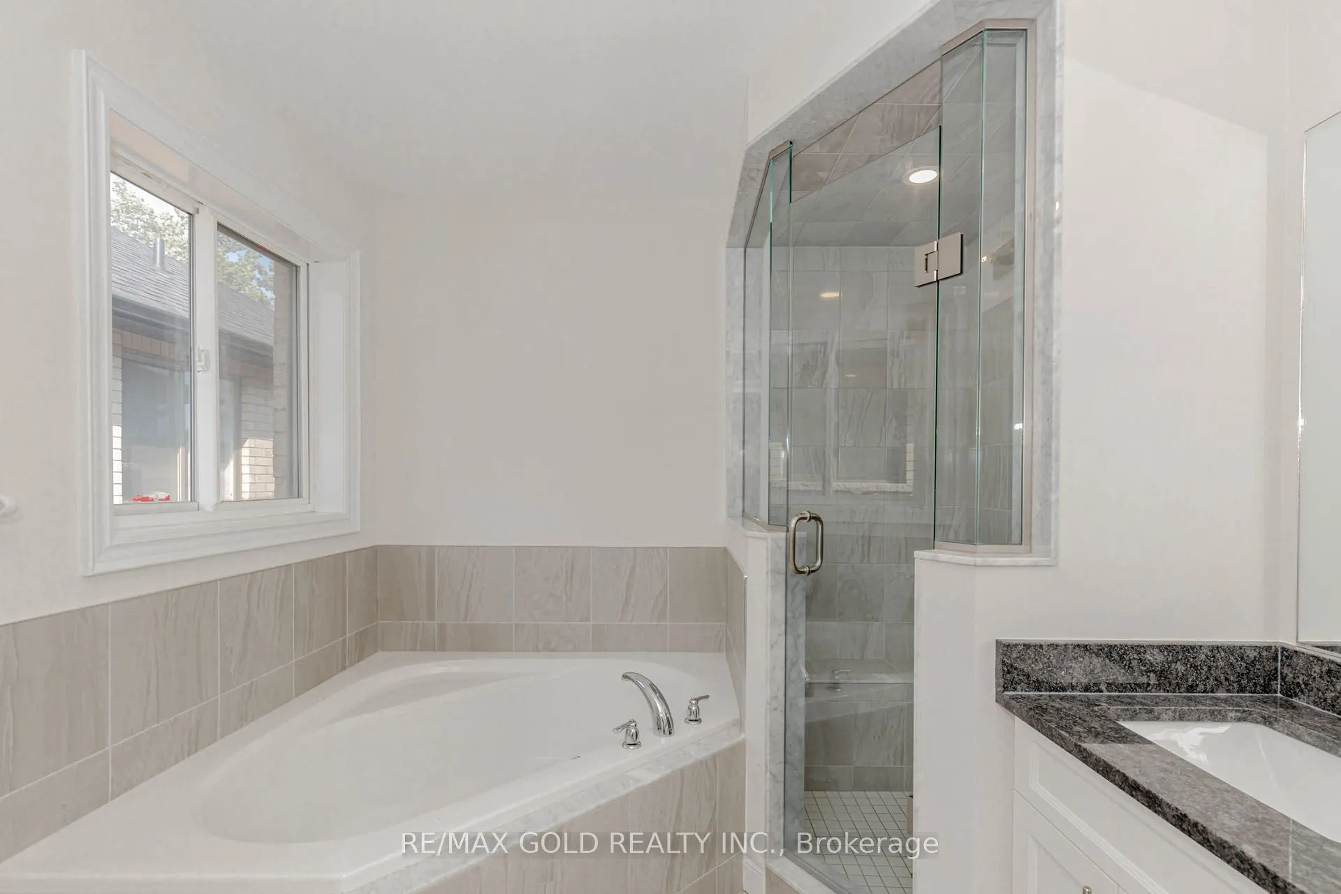 61 Eleanor Avenue, #Upstairs