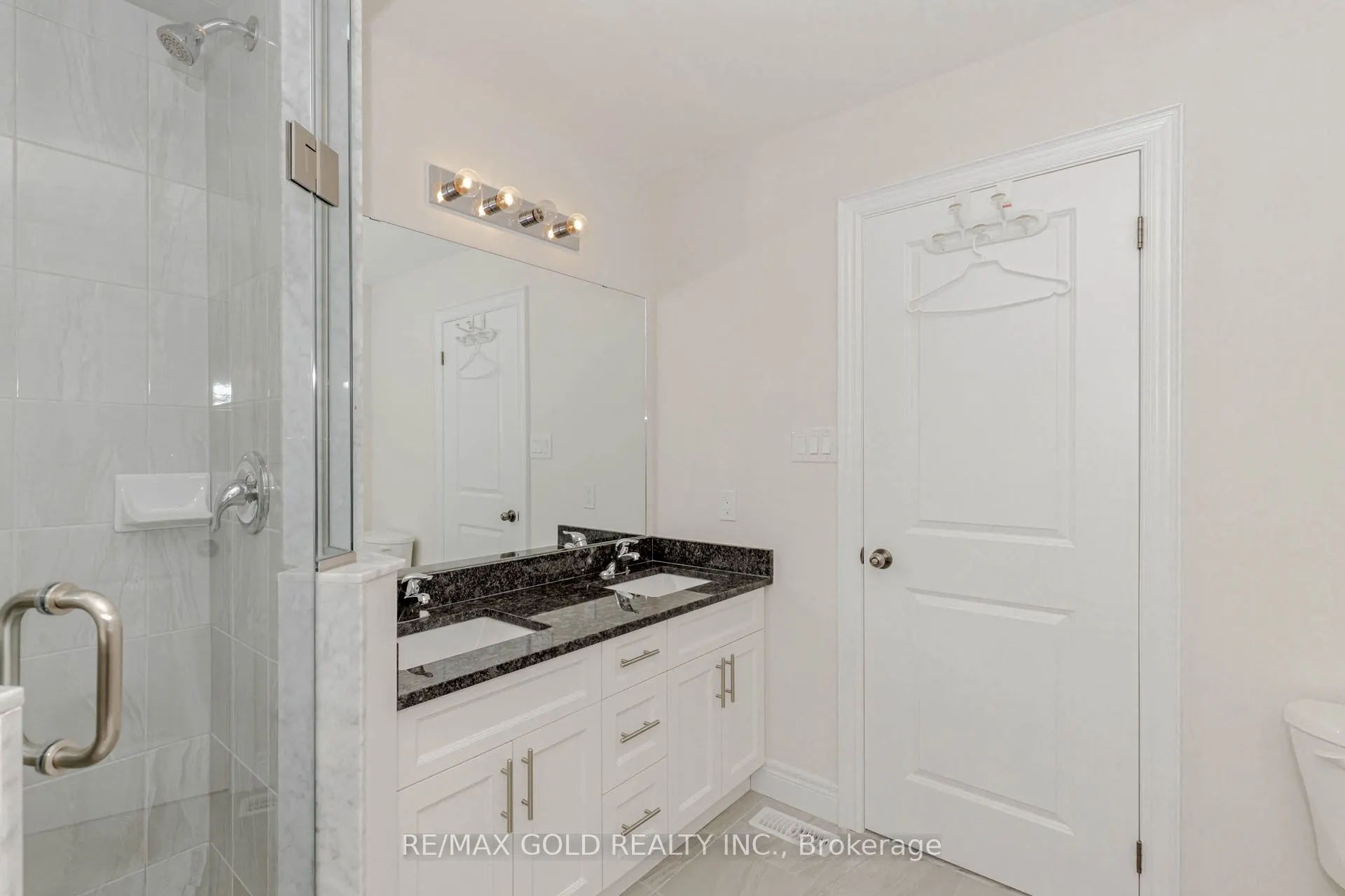 61 Eleanor Avenue, #Upstairs