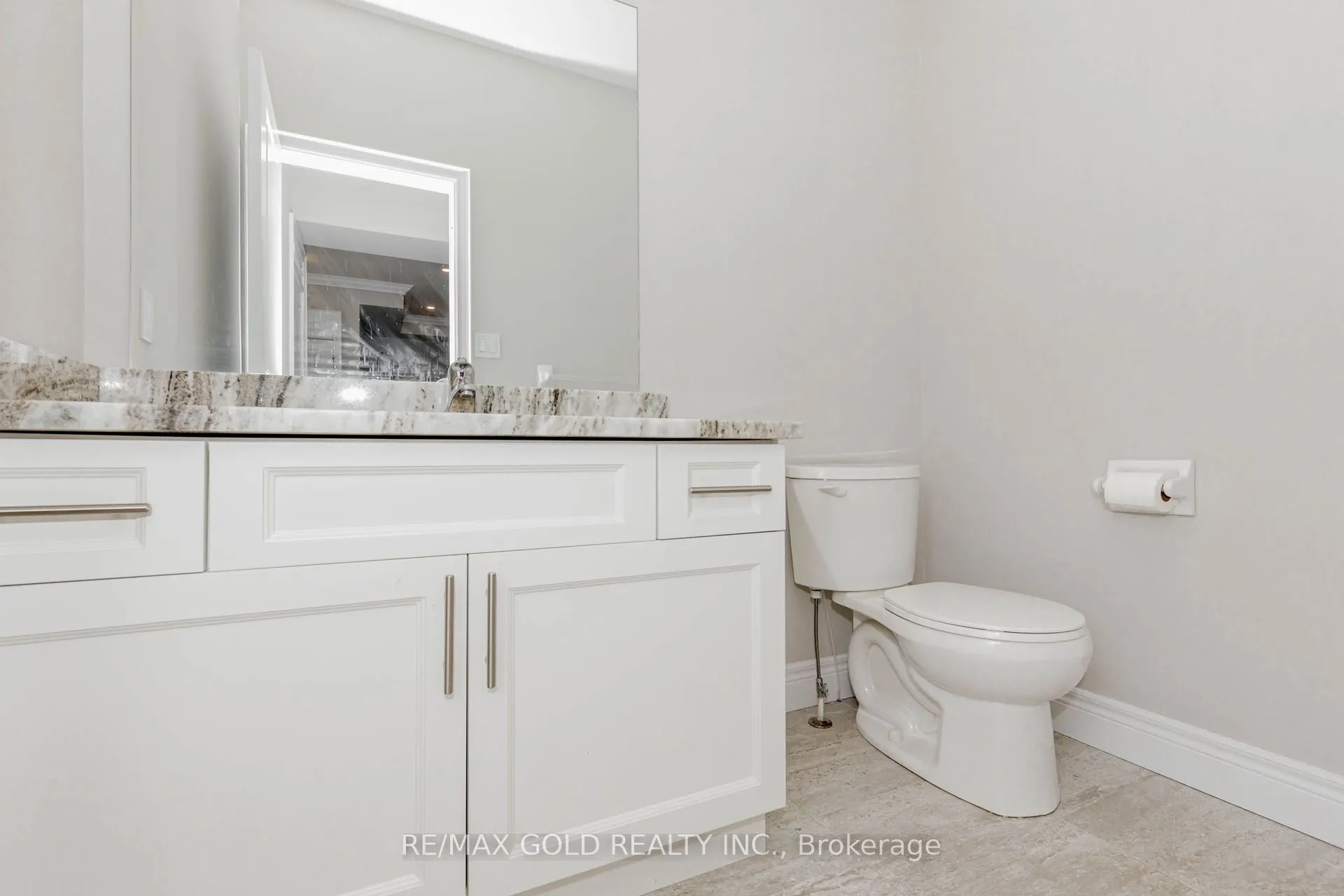 61 Eleanor Avenue, #Upstairs
