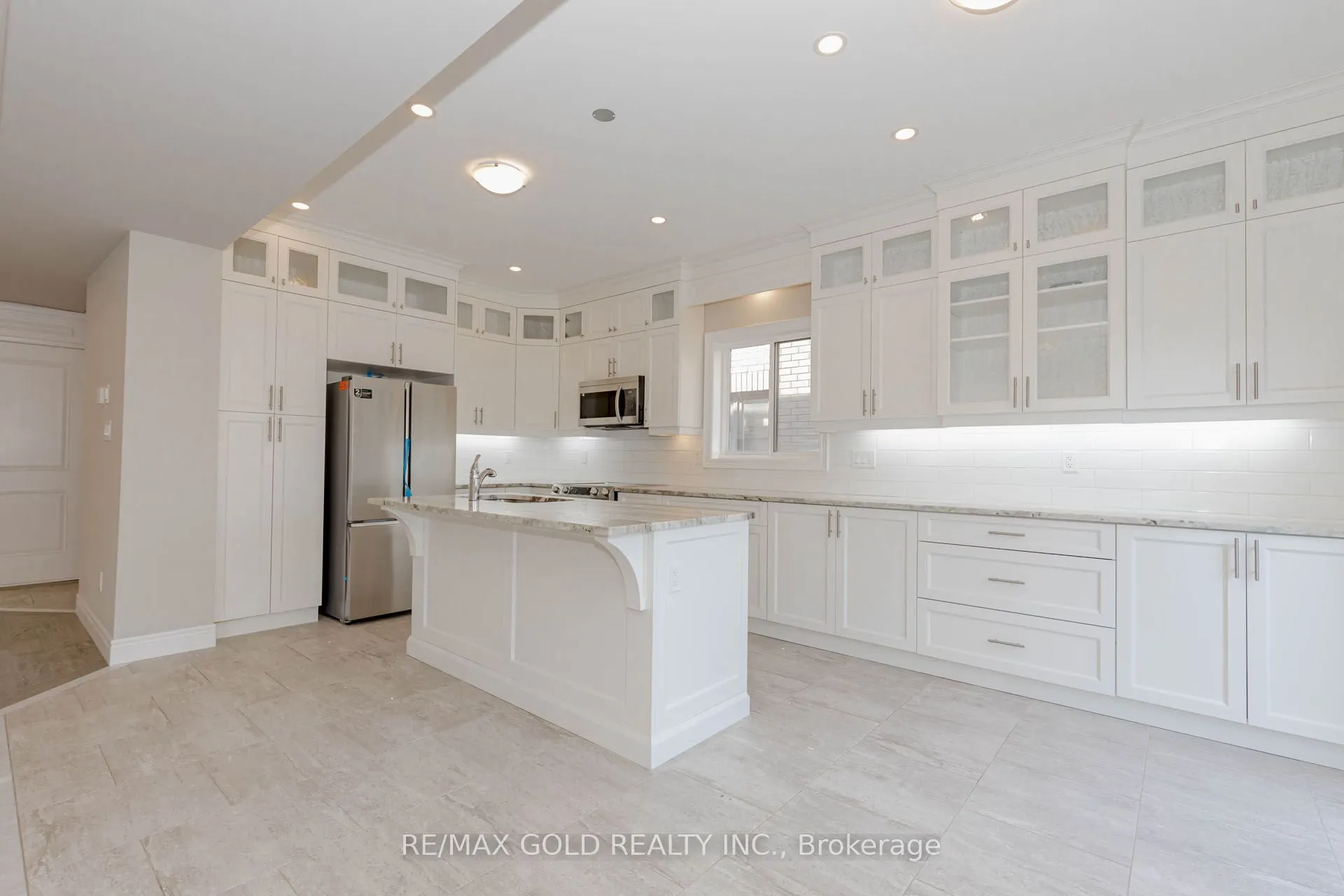 61 Eleanor Avenue, #Upstairs