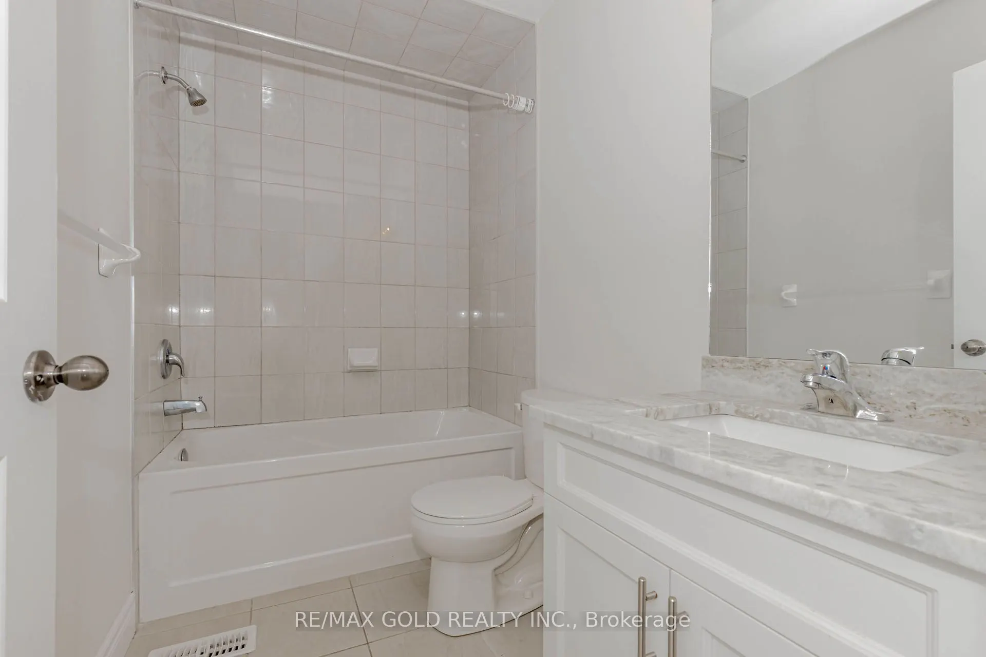 61 Eleanor Avenue, #Upstairs